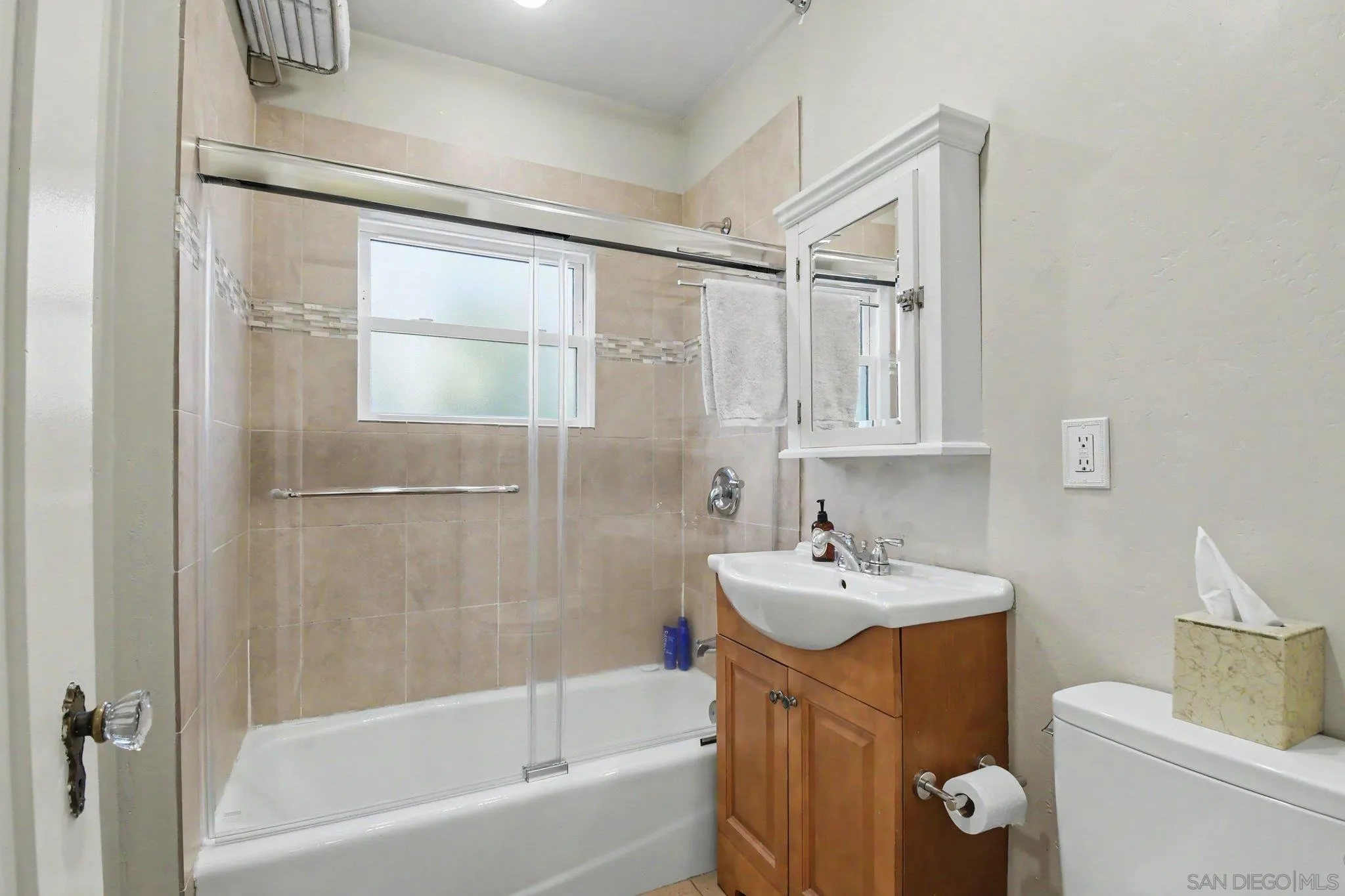 https://cdn.realtyfeed.com/cdn/127/260018626/afc9f02ff557be355cbcab25cf17be93.webp