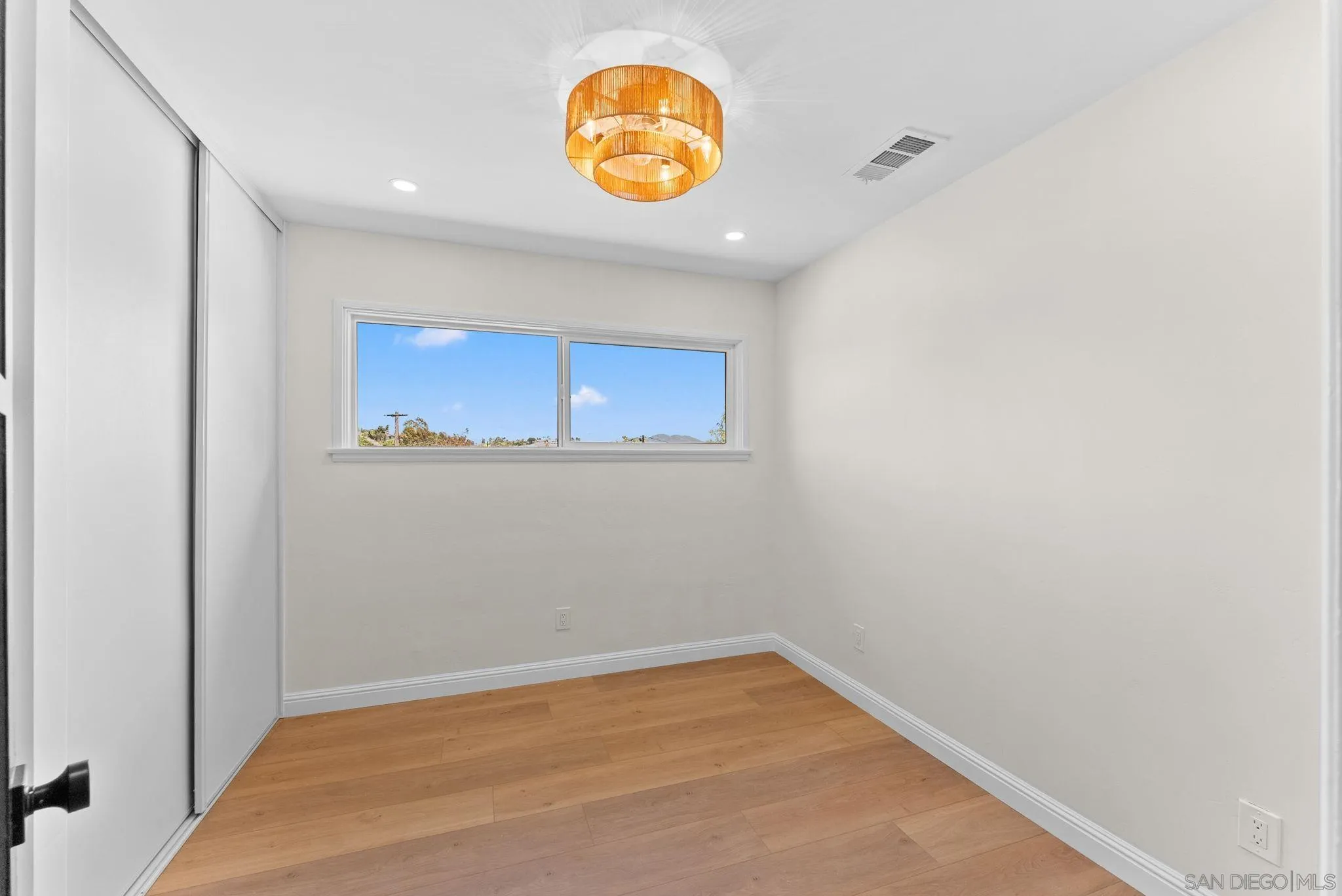 https://cdn.realtyfeed.com/cdn/127/260018628/2537503e8d95fb5a5baa25141e68cc6e.webp