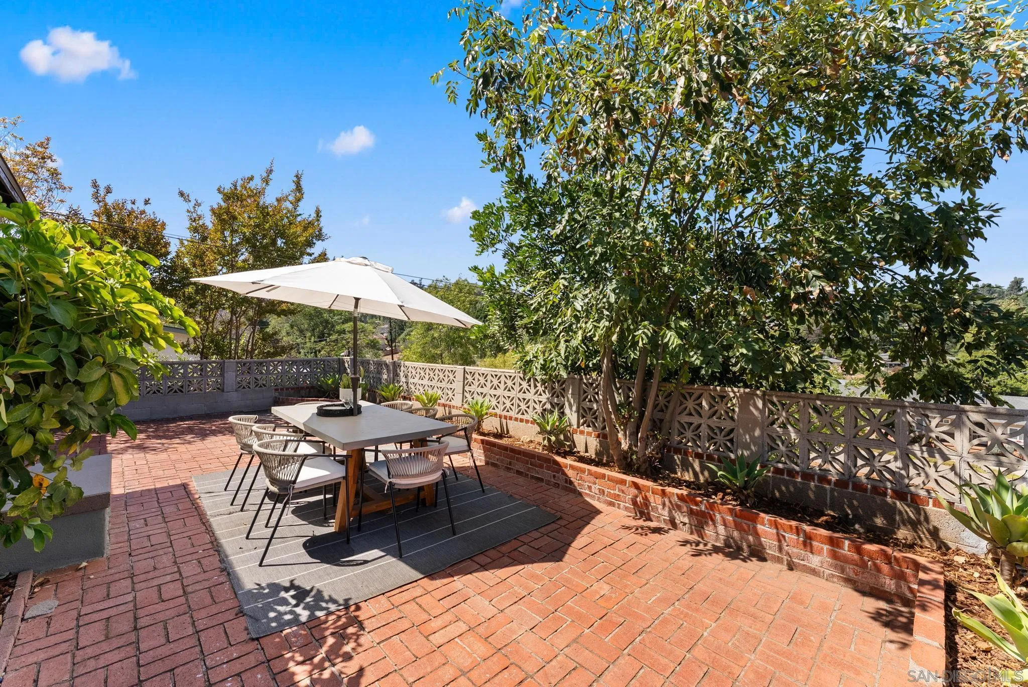 https://cdn.realtyfeed.com/cdn/127/260018628/ec99099b74d4685357e0b318a9c40ce2.webp