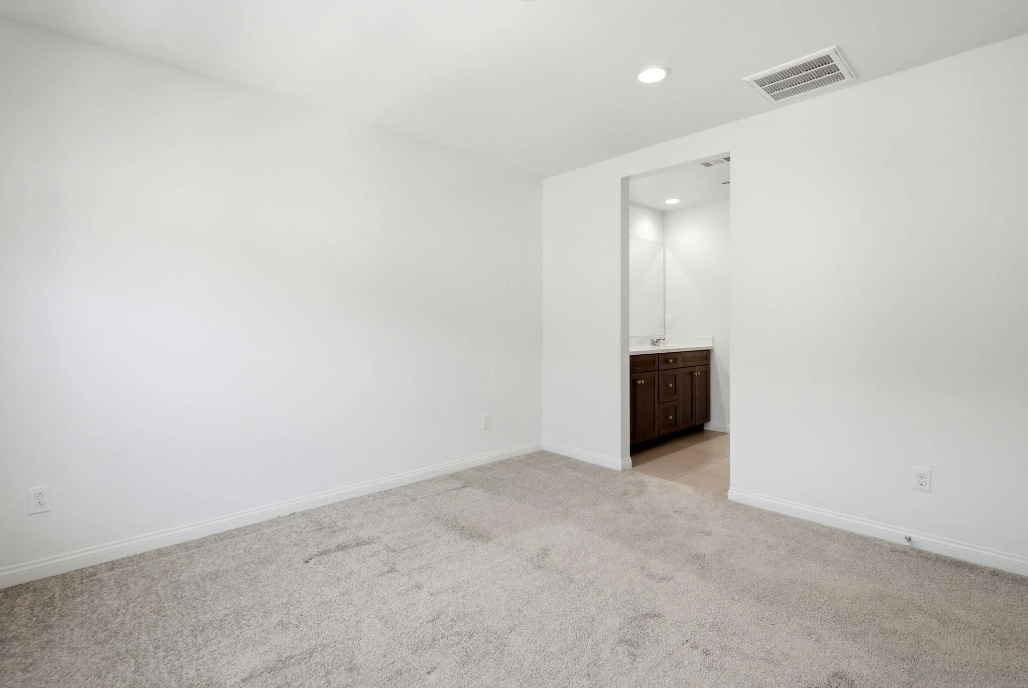 Photo #12: 260018632 Listing: Photo #12