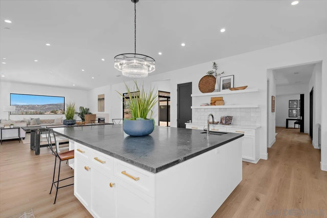 https://cdn.realtyfeed.com/cdn/127/260018633/136ee93f883d2c7ab24c766ed7d4982e.webp