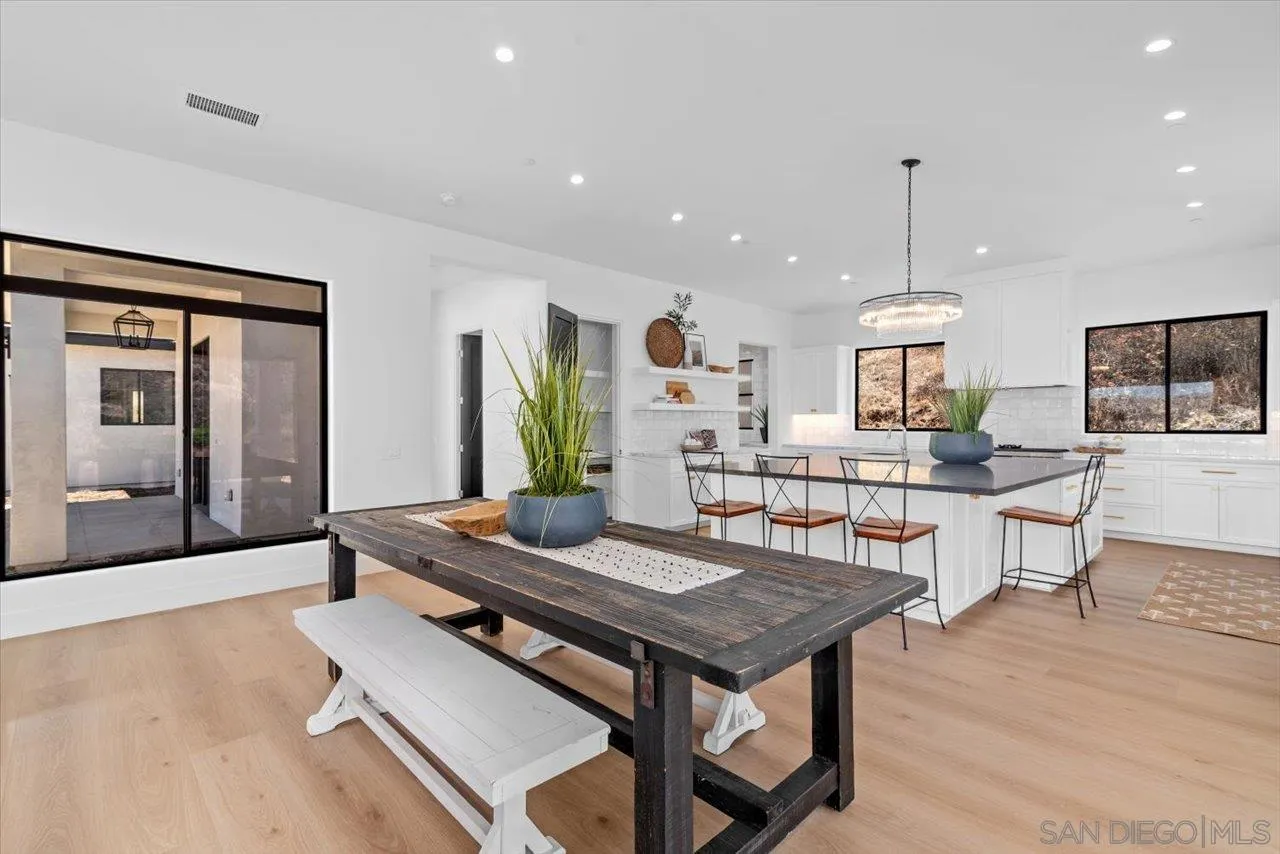https://cdn.realtyfeed.com/cdn/127/260018633/19bb78736718e9fa8d225b6c6a5f36e7.webp