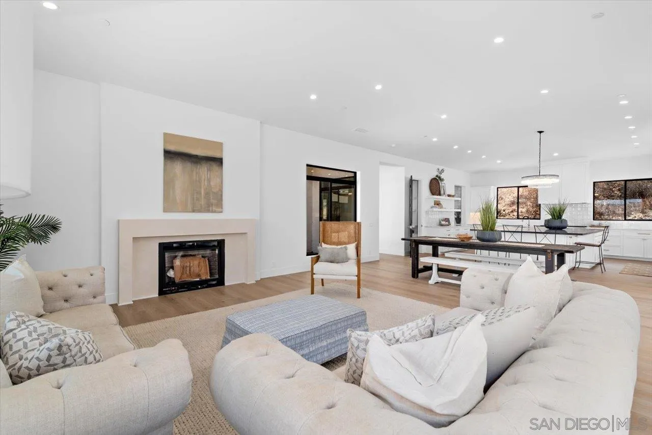 https://cdn.realtyfeed.com/cdn/127/260018633/3eedfffdc1c893a39e2bba7b6db6e043.webp