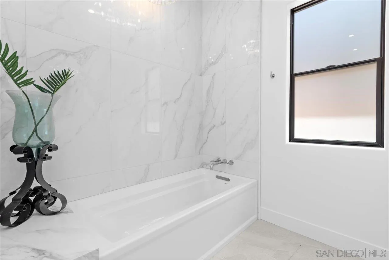 https://cdn.realtyfeed.com/cdn/127/260018633/8fad8cb6e83a2da918c6cc99389ff7f4.webp