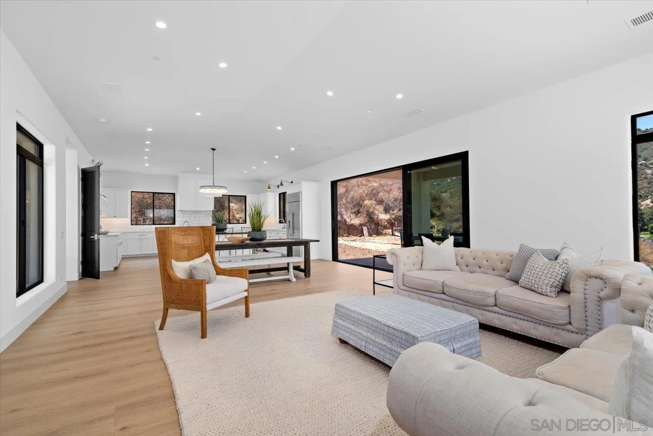 https://cdn.realtyfeed.com/cdn/127/260018633/903cd278beb4c26a66d9d3ad5ec11cbc.webp