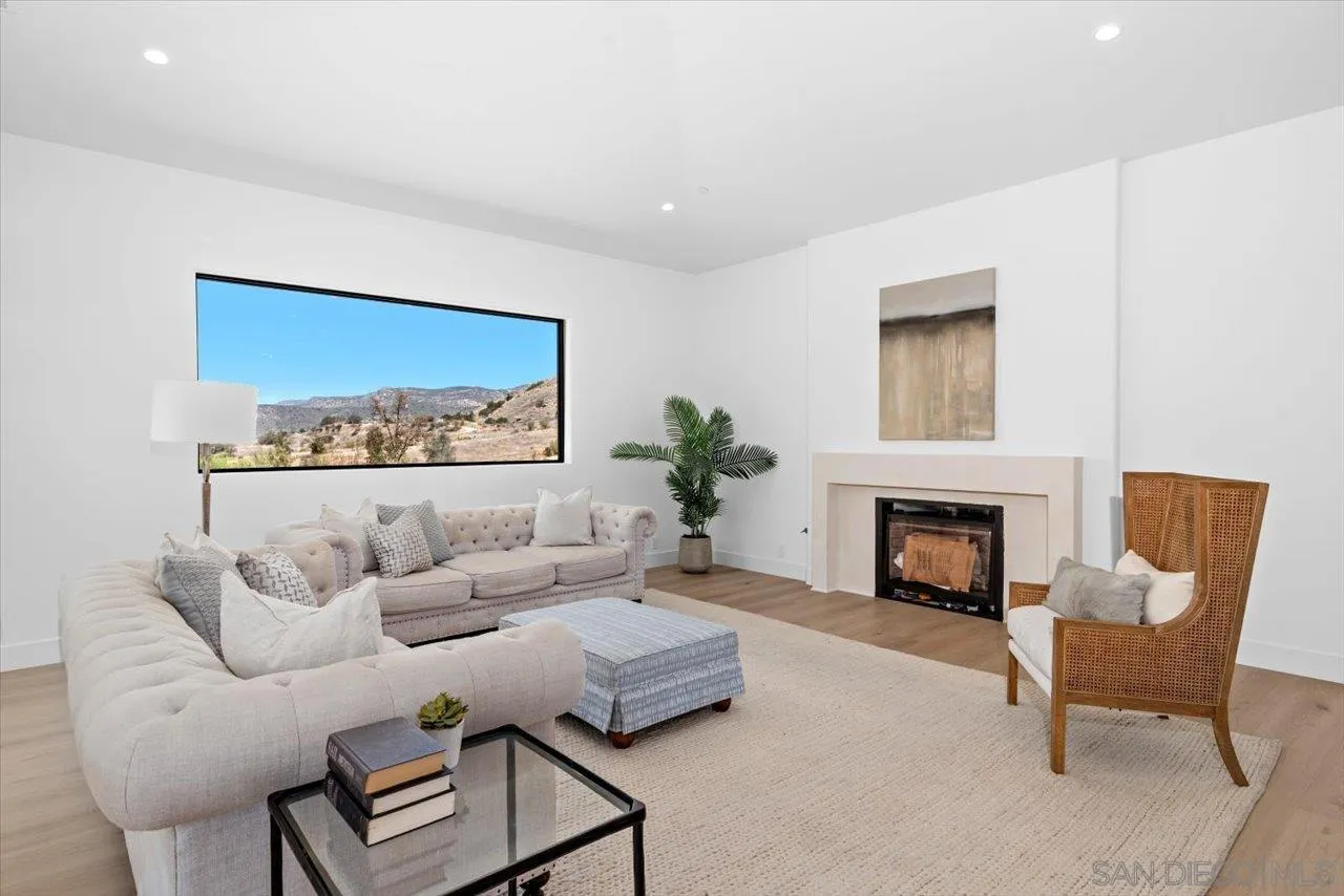 https://cdn.realtyfeed.com/cdn/127/260018633/bb73b225de7de867fb56f74f735d621f.webp