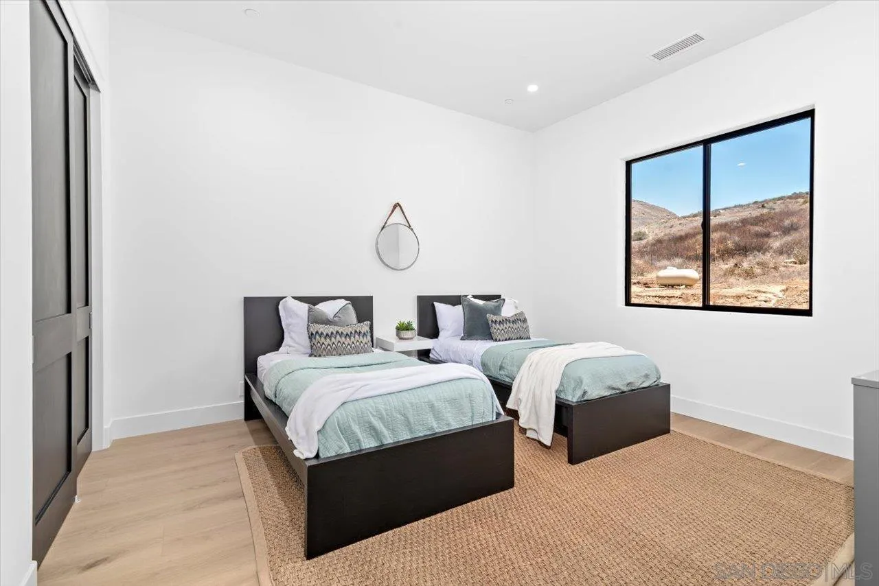 https://cdn.realtyfeed.com/cdn/127/260018633/ea284a18652e40a869d9b9f49f52ea33.webp