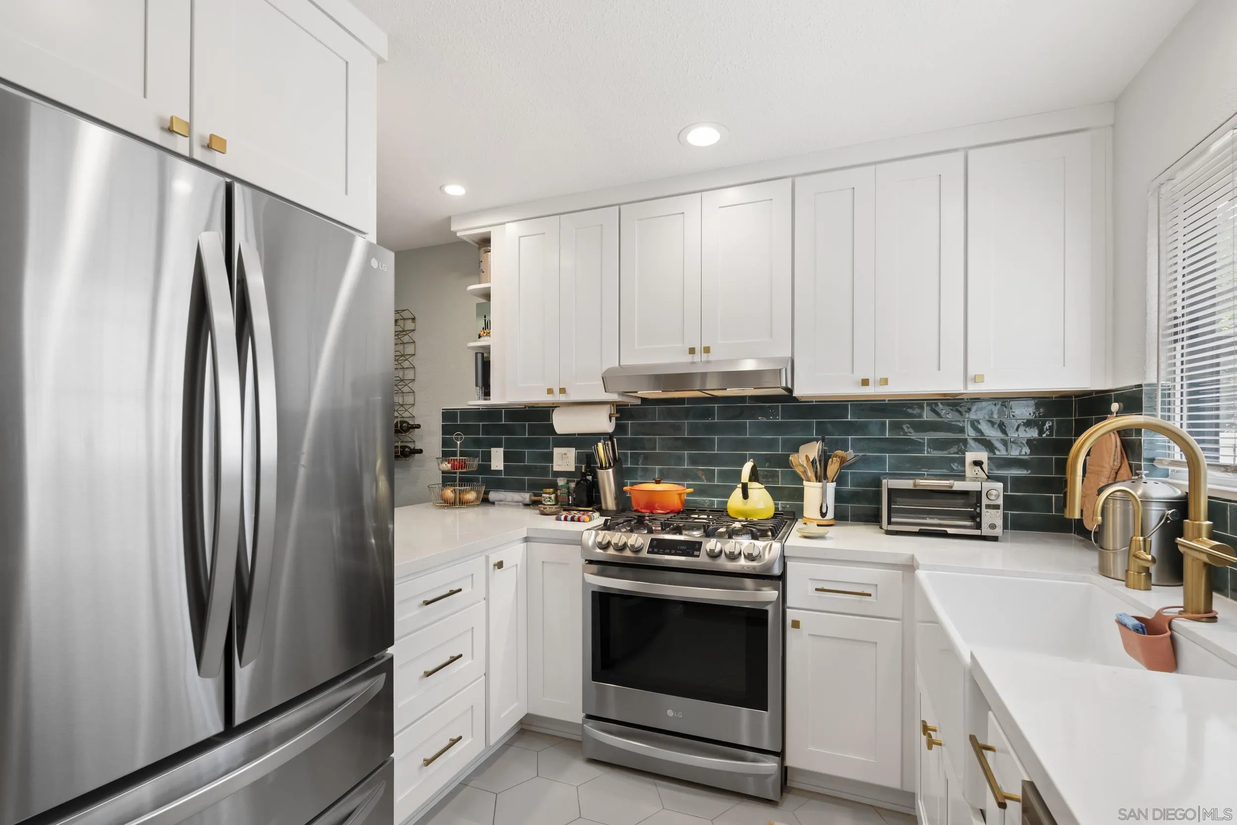 https://cdn.realtyfeed.com/cdn/127/260018634/f27714ad679cf007cd95a9b5af9ec79d.webp