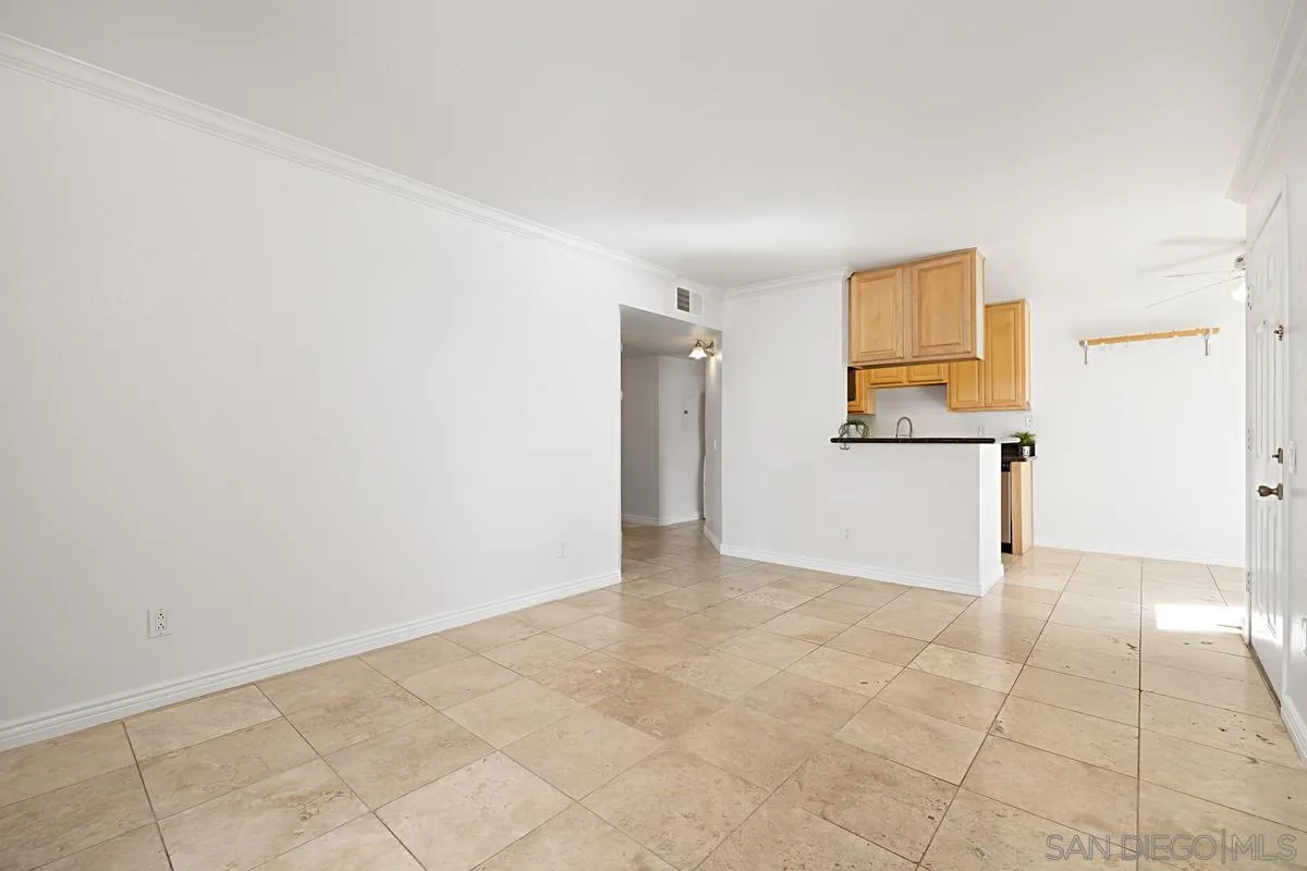 Photo #5: 260018635 Listing: Photo #5