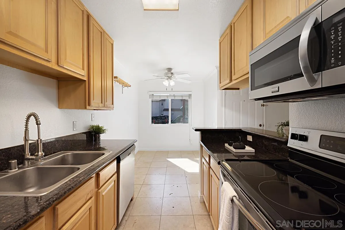 Photo #12: 260018635 Listing: Photo #12