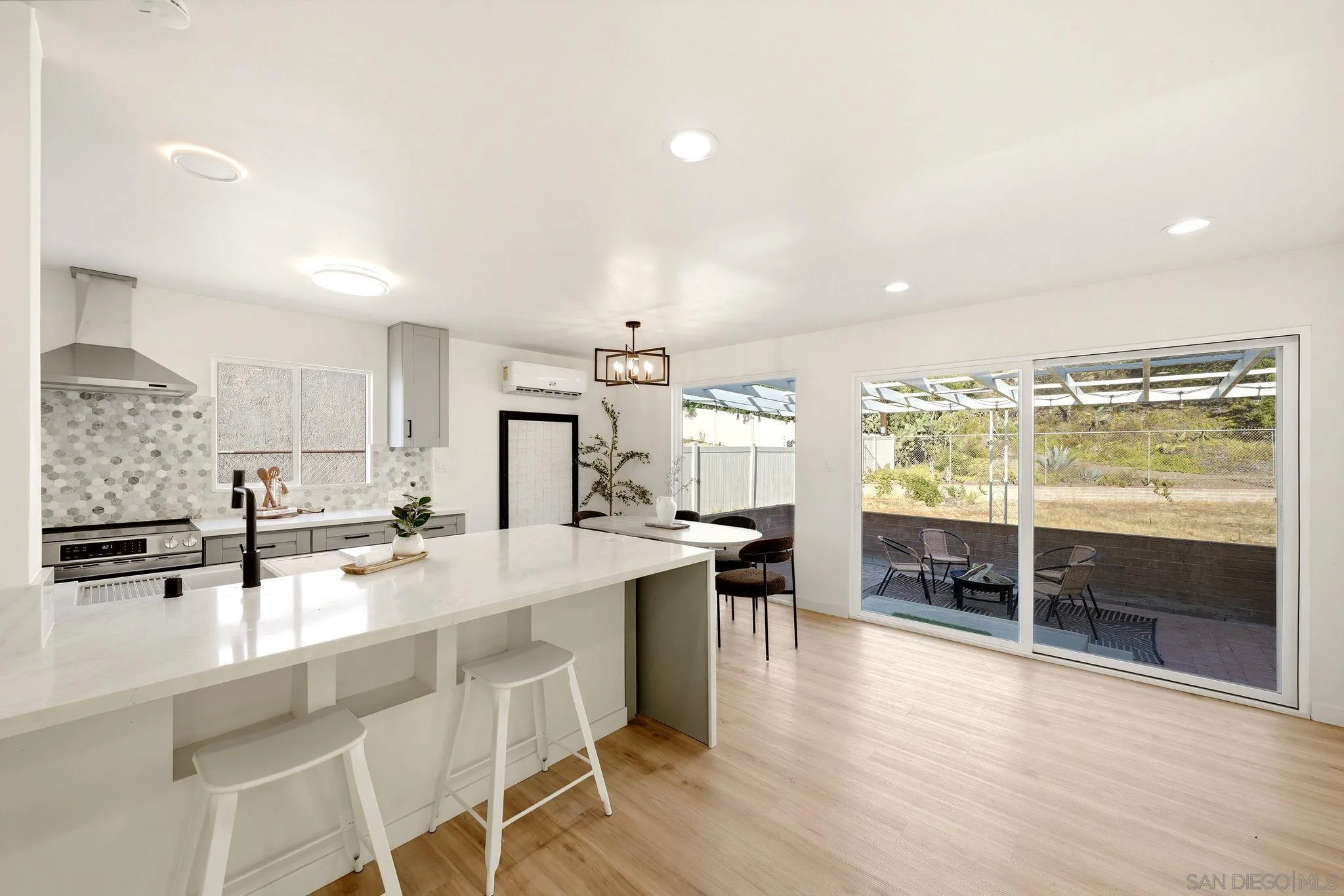 https://cdn.realtyfeed.com/cdn/127/260018639/4d937444bbc2f4c87908d70dc46de20e.webp
