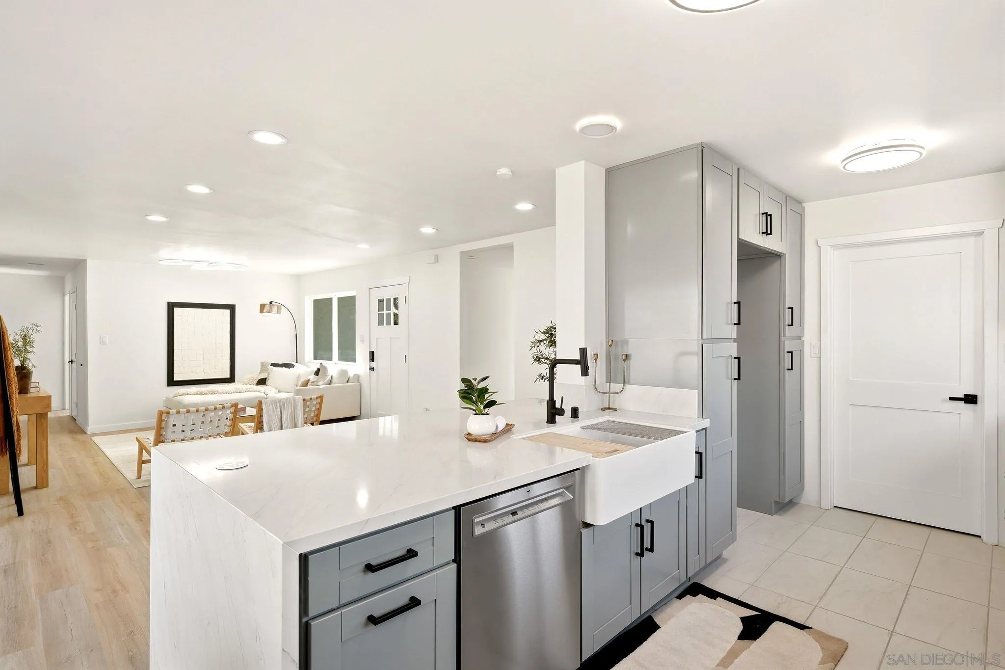 https://cdn.realtyfeed.com/cdn/127/260018639/5b418dd89292f2a5f61c9808b94552ae.webp