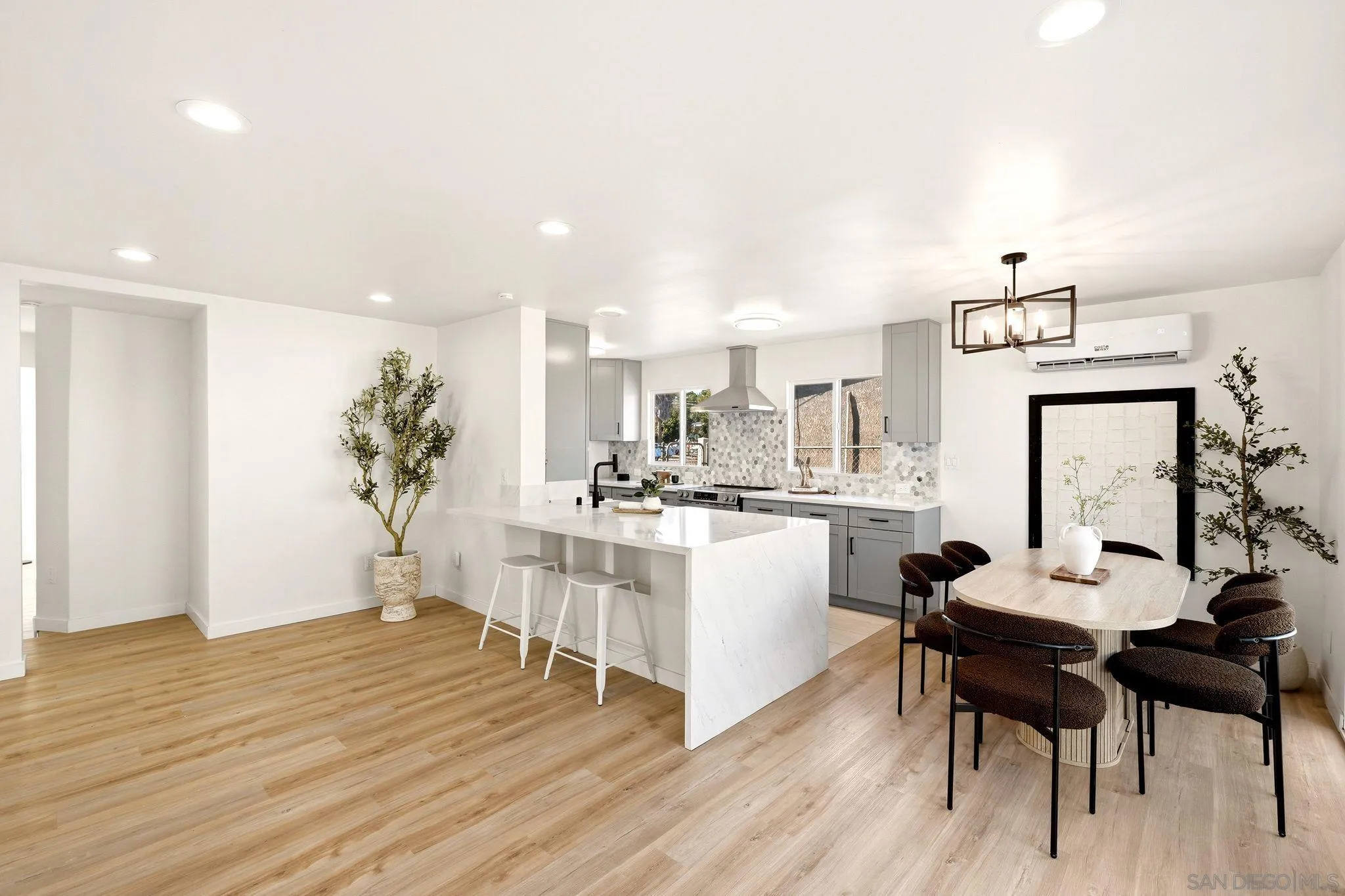 https://cdn.realtyfeed.com/cdn/127/260018639/ed5a75b5b2dbf88a0765ebd760a622a7.webp