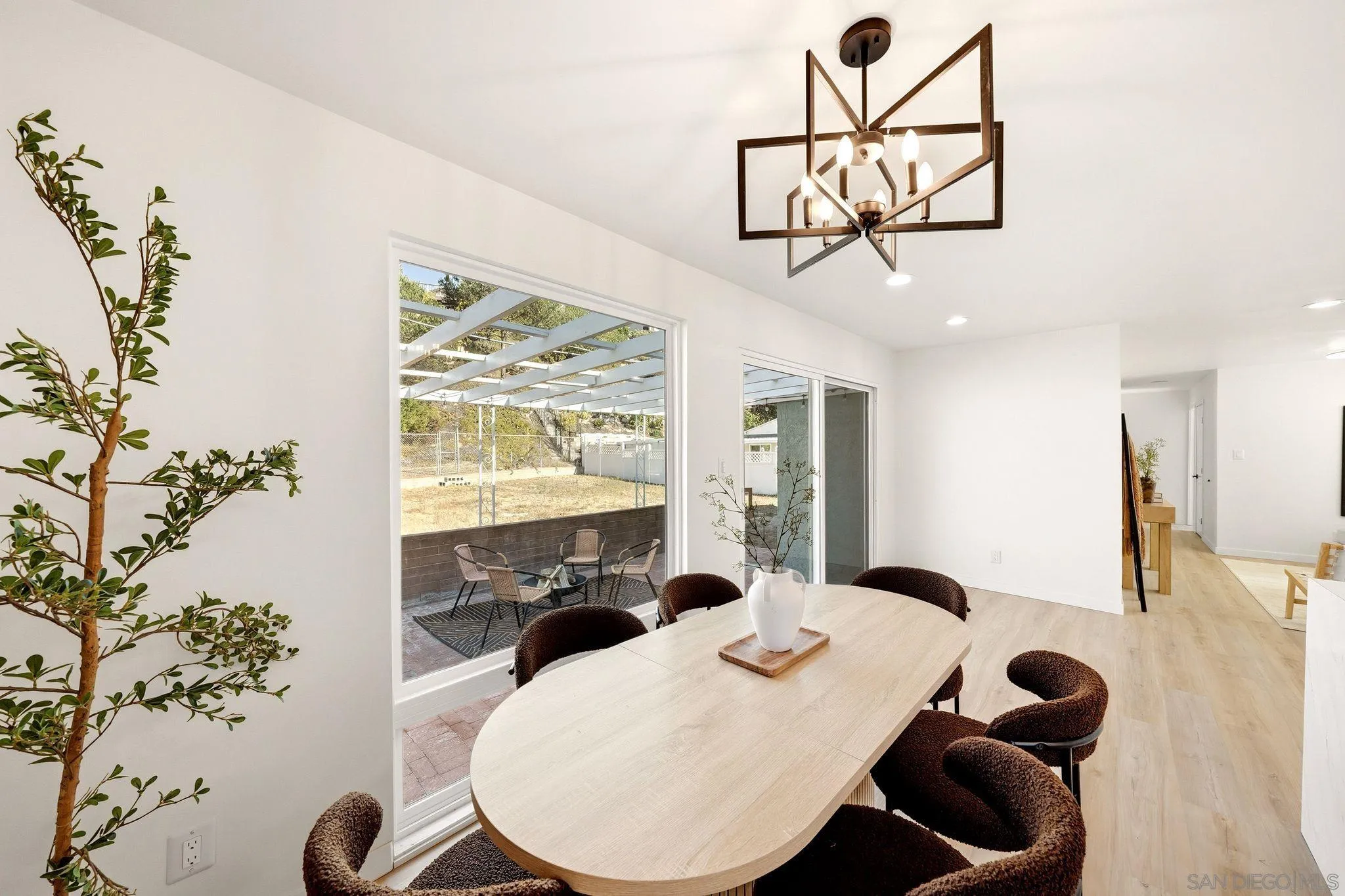 https://cdn.realtyfeed.com/cdn/127/260018639/f6a06458defa0c26a031e8aab4528dda.webp