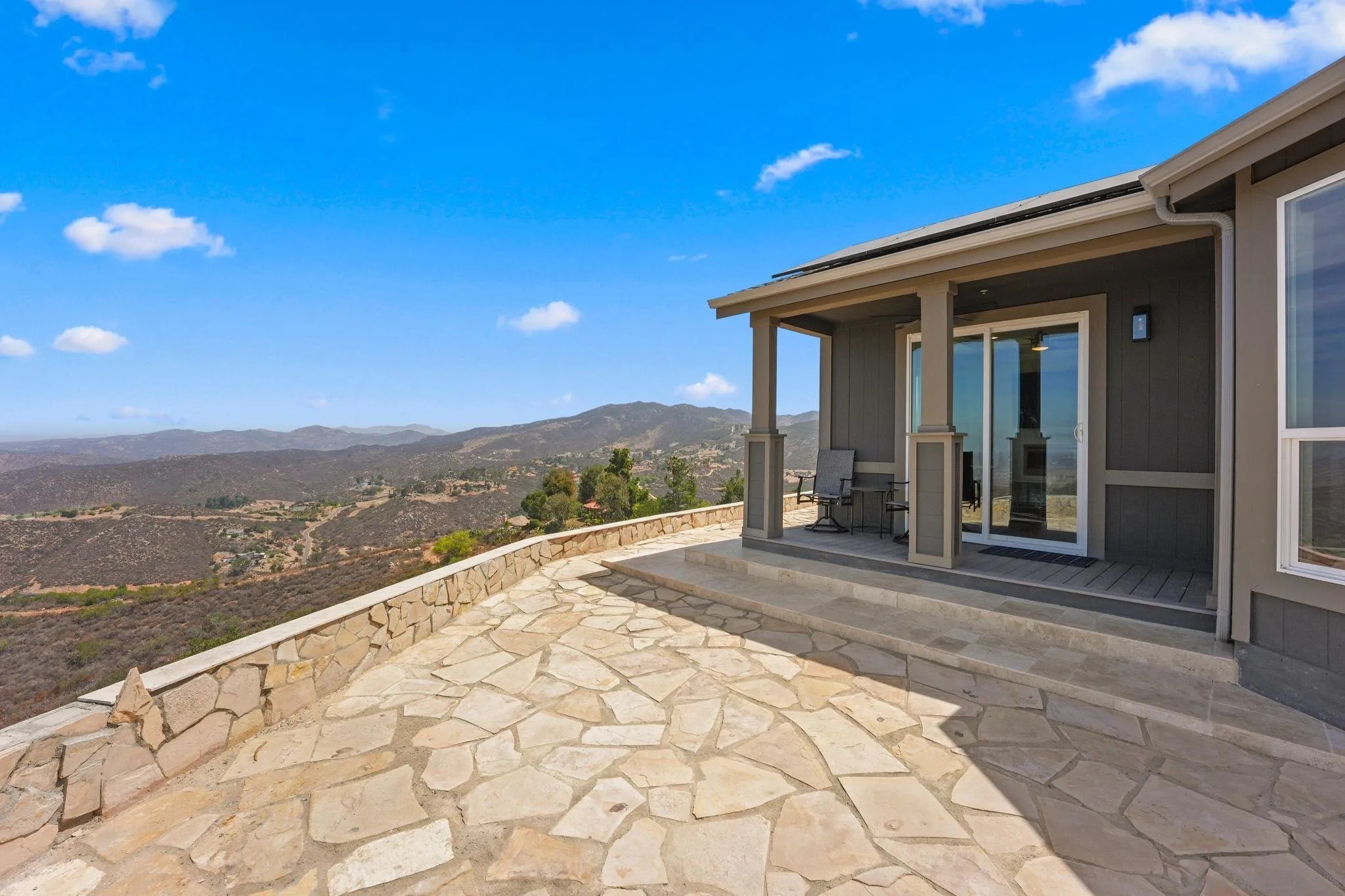 https://cdn.realtyfeed.com/cdn/127/260018646/806991110df8dd0e0a8e1766c9c4a9b8.webp