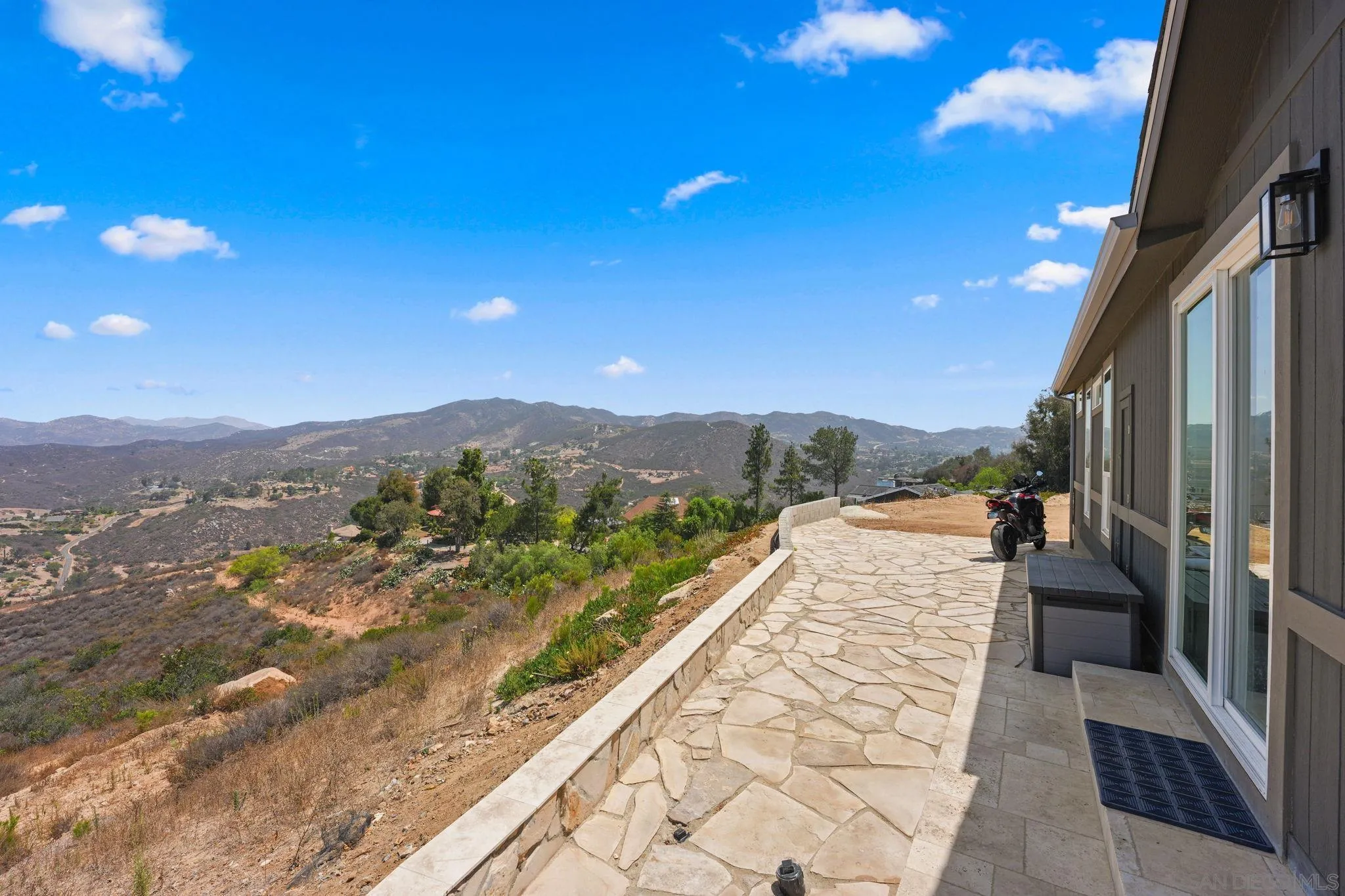 https://cdn.realtyfeed.com/cdn/127/260018646/80f8330d3bbf0d70d4b60173e31b7c5a.webp