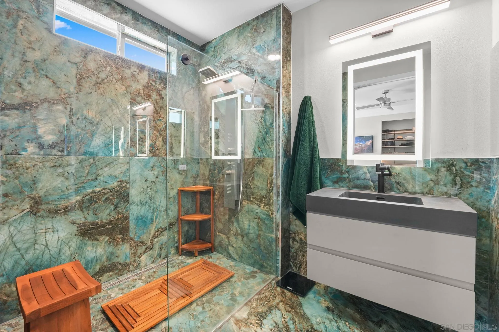 https://cdn.realtyfeed.com/cdn/127/260018646/be451244fb3f3e66e6f2de0294269d95.webp