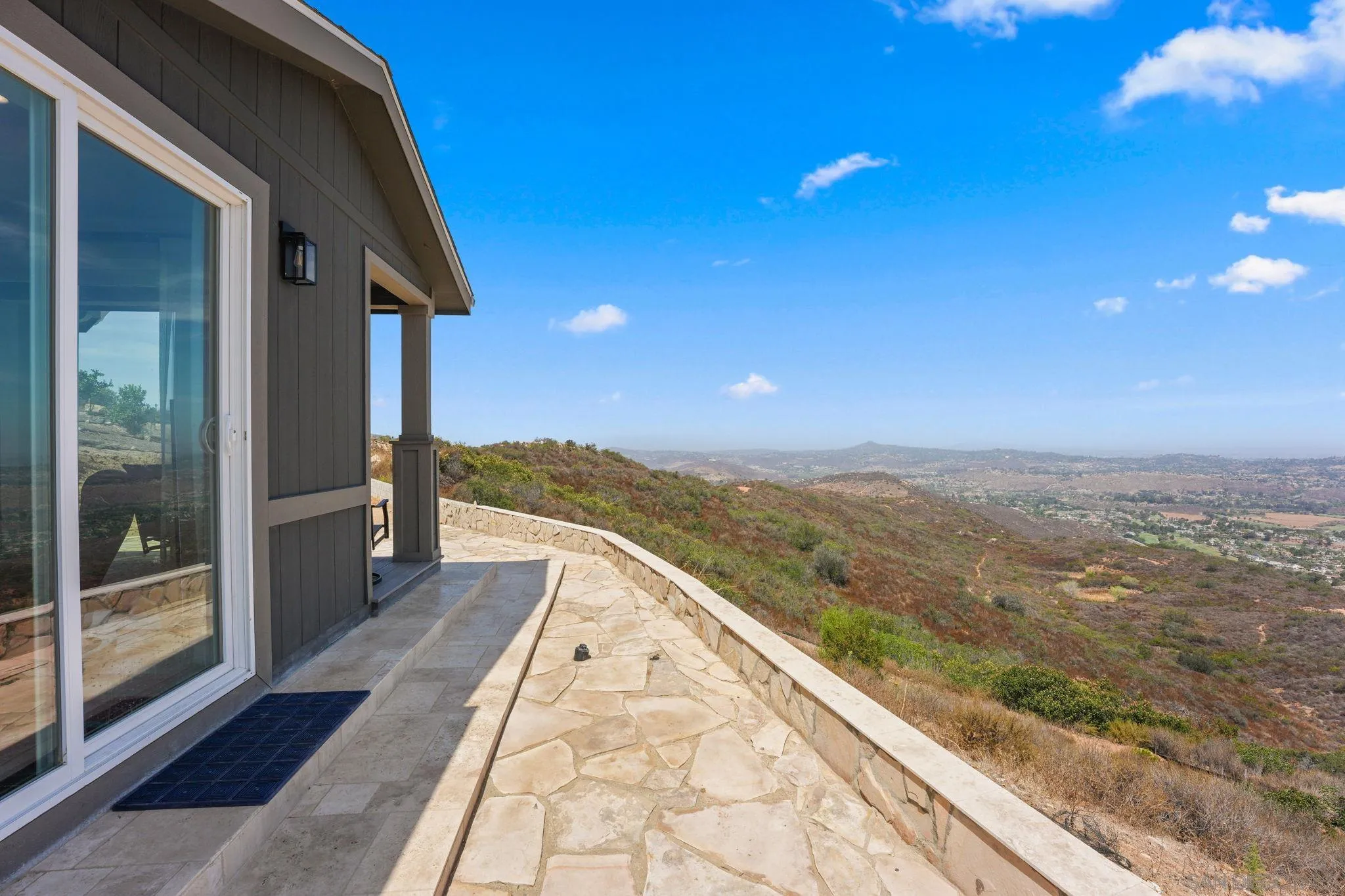 https://cdn.realtyfeed.com/cdn/127/260018646/dfff5544baab3cfc891c7500613ce190.webp