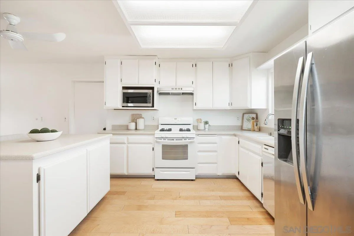 https://cdn.realtyfeed.com/cdn/127/260018648/24af44a1723d7c5d019ae6fba5f07a7f.webp