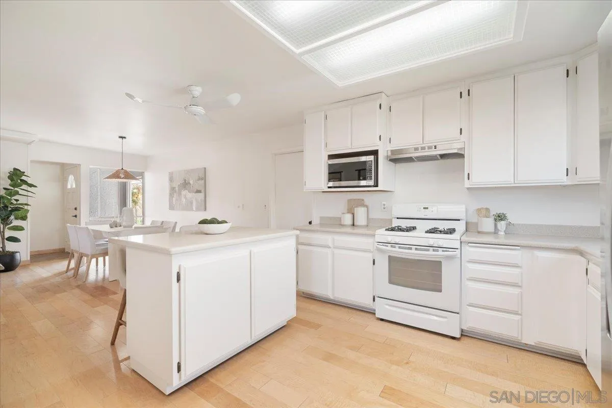 https://cdn.realtyfeed.com/cdn/127/260018648/cd0bc92e6c83c6635835140bfd19d70e.webp