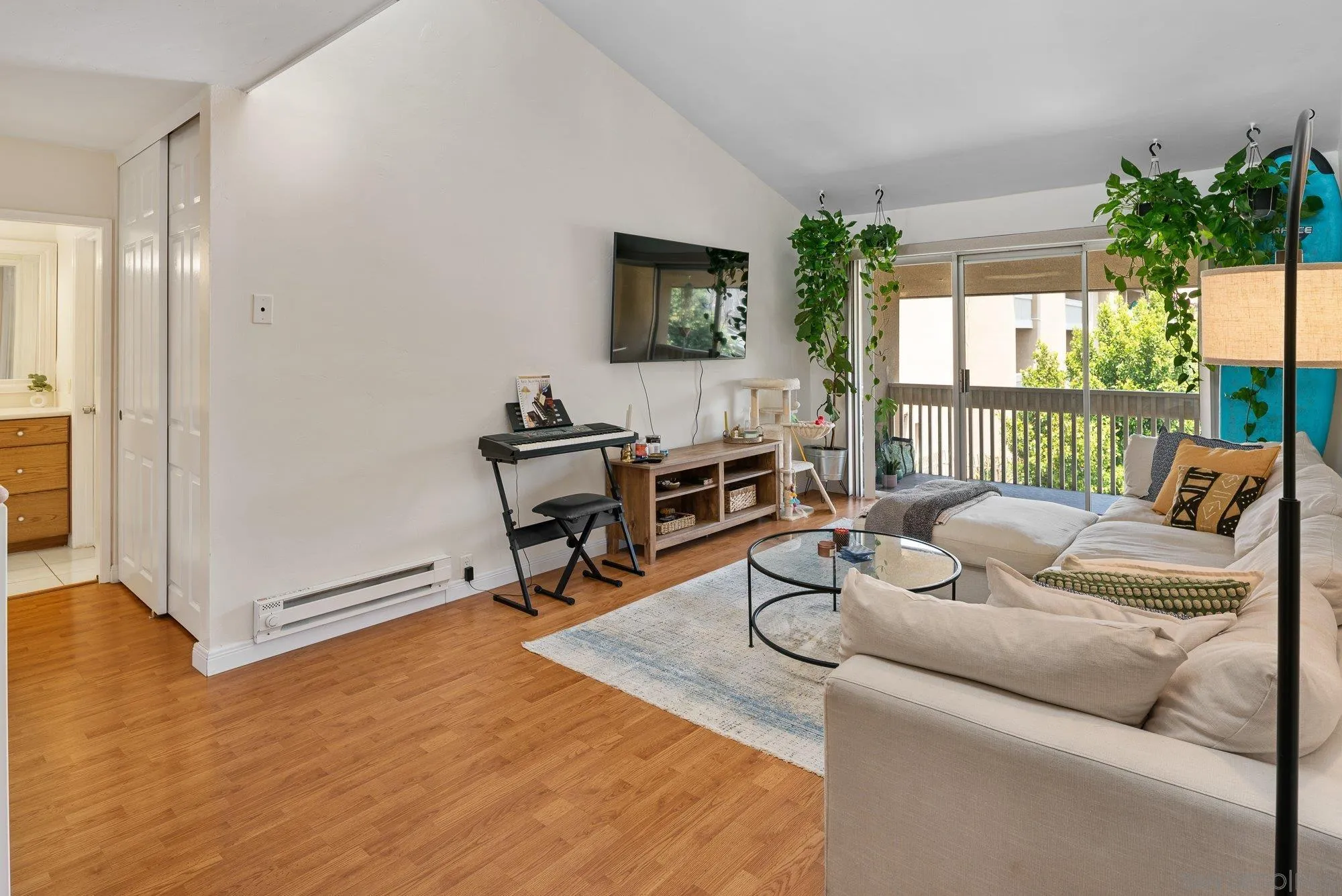 Photo #6: 260018651 Listing: Photo #6