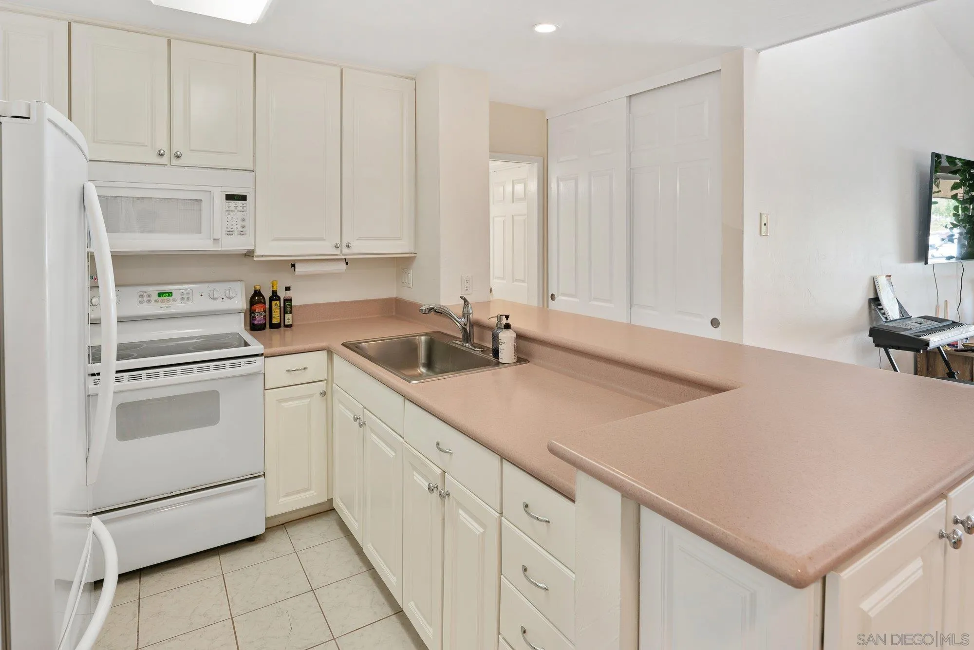 Photo #12: 260018651 Listing: Photo #12