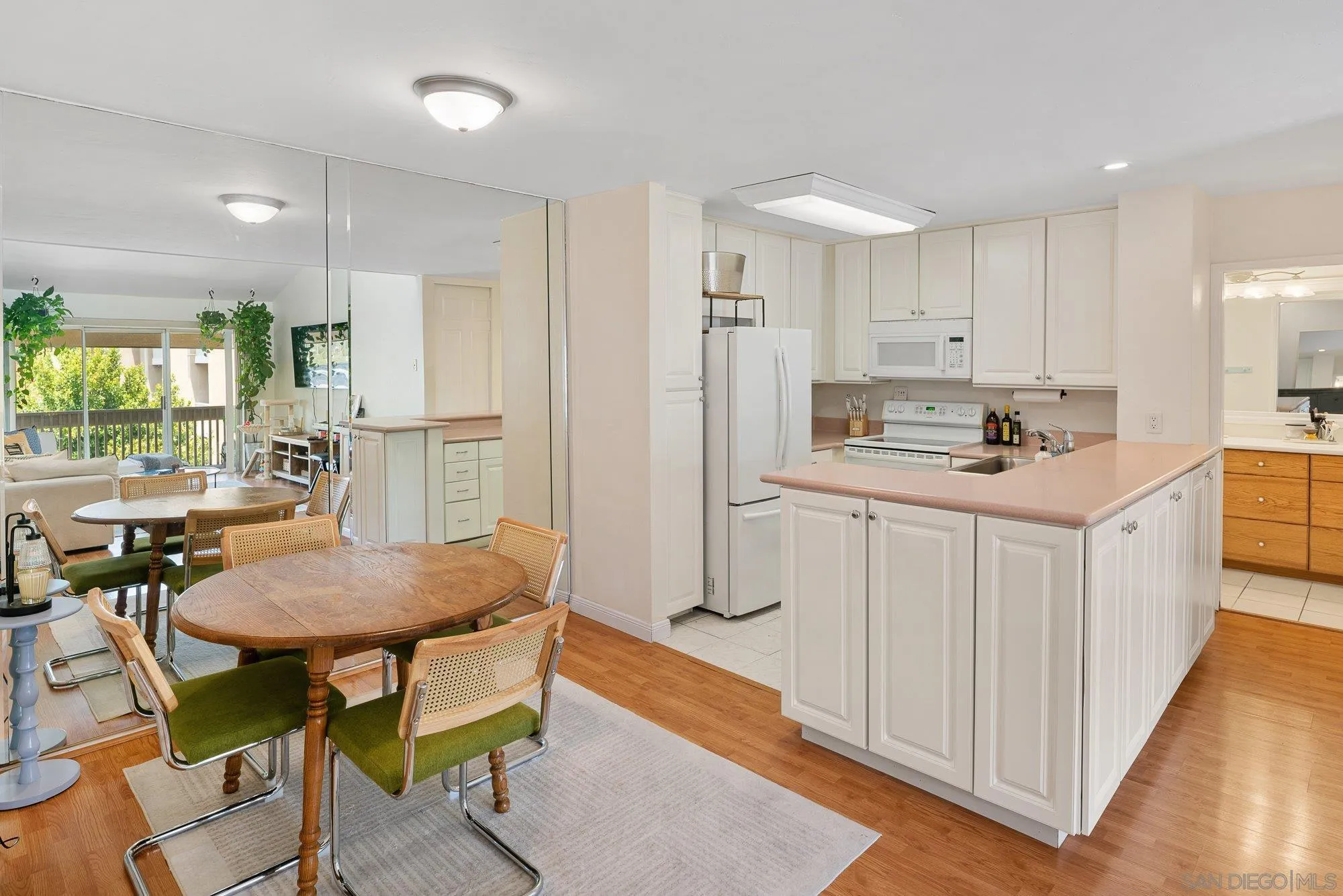 Photo #9: 260018651 Listing: Photo #9
