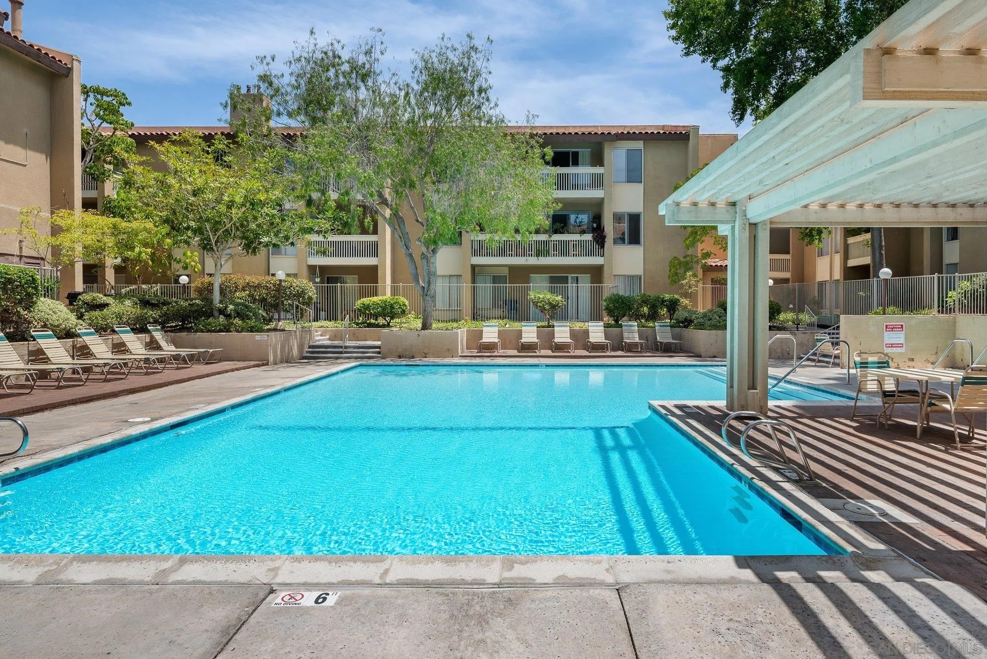 https://cdn.realtyfeed.com/cdn/127/260018651/8f9ec227a50339cf6a6e425f2de7b70a.webp