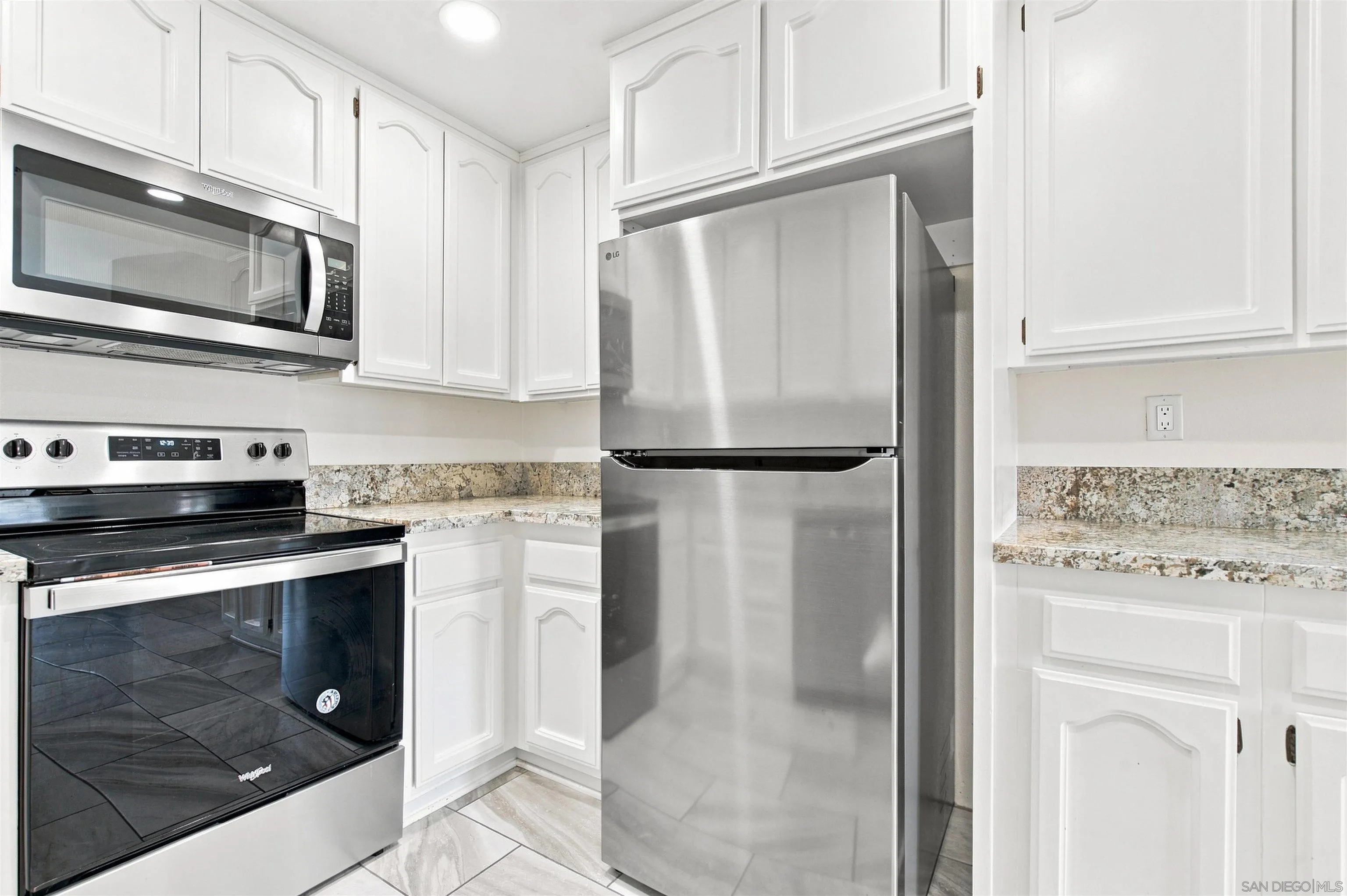 Photo #12: 260018655 Listing: Photo #12