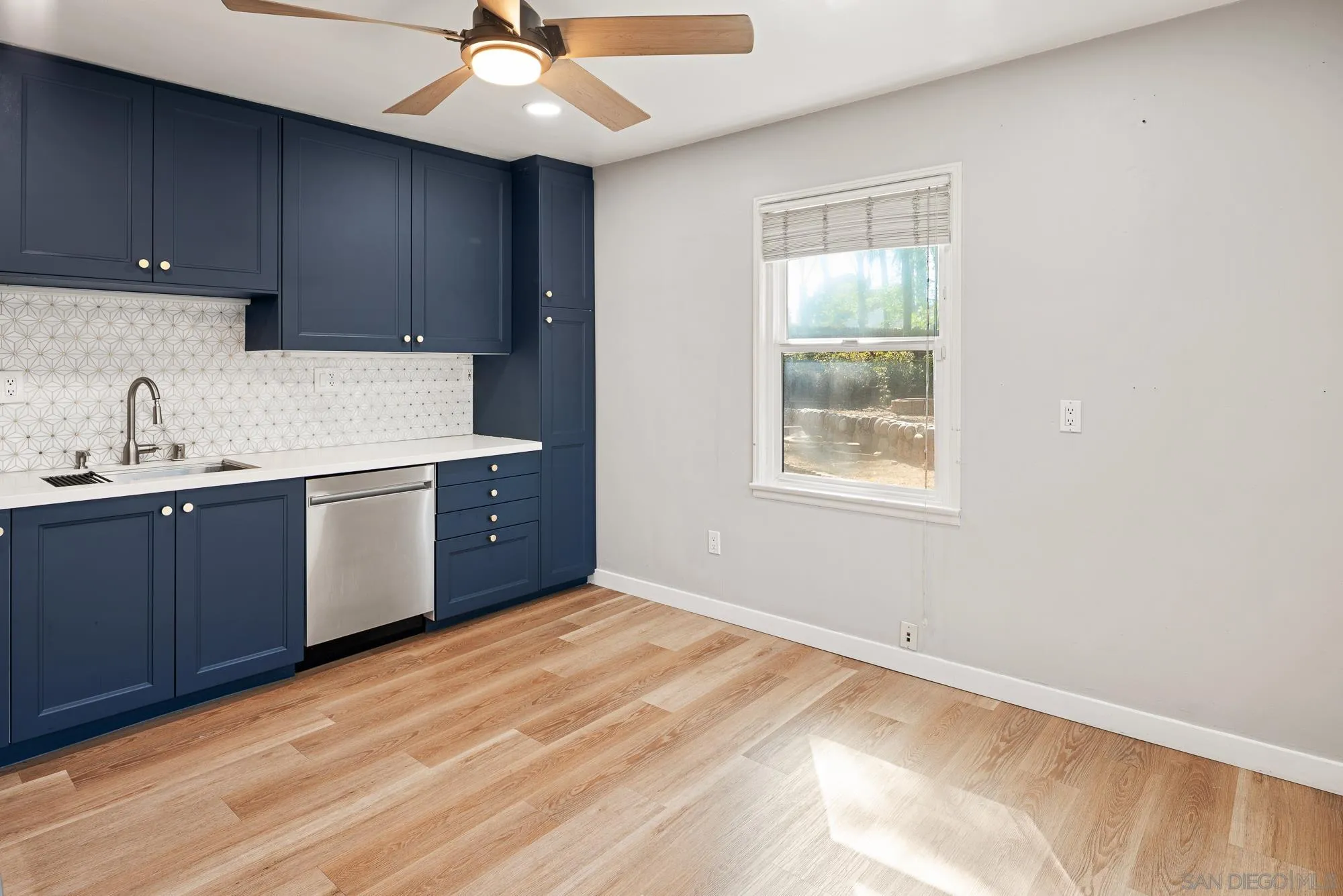 https://cdn.realtyfeed.com/cdn/127/260018656/9cb2d36d36b8446cb71b4fc254331ac9.webp