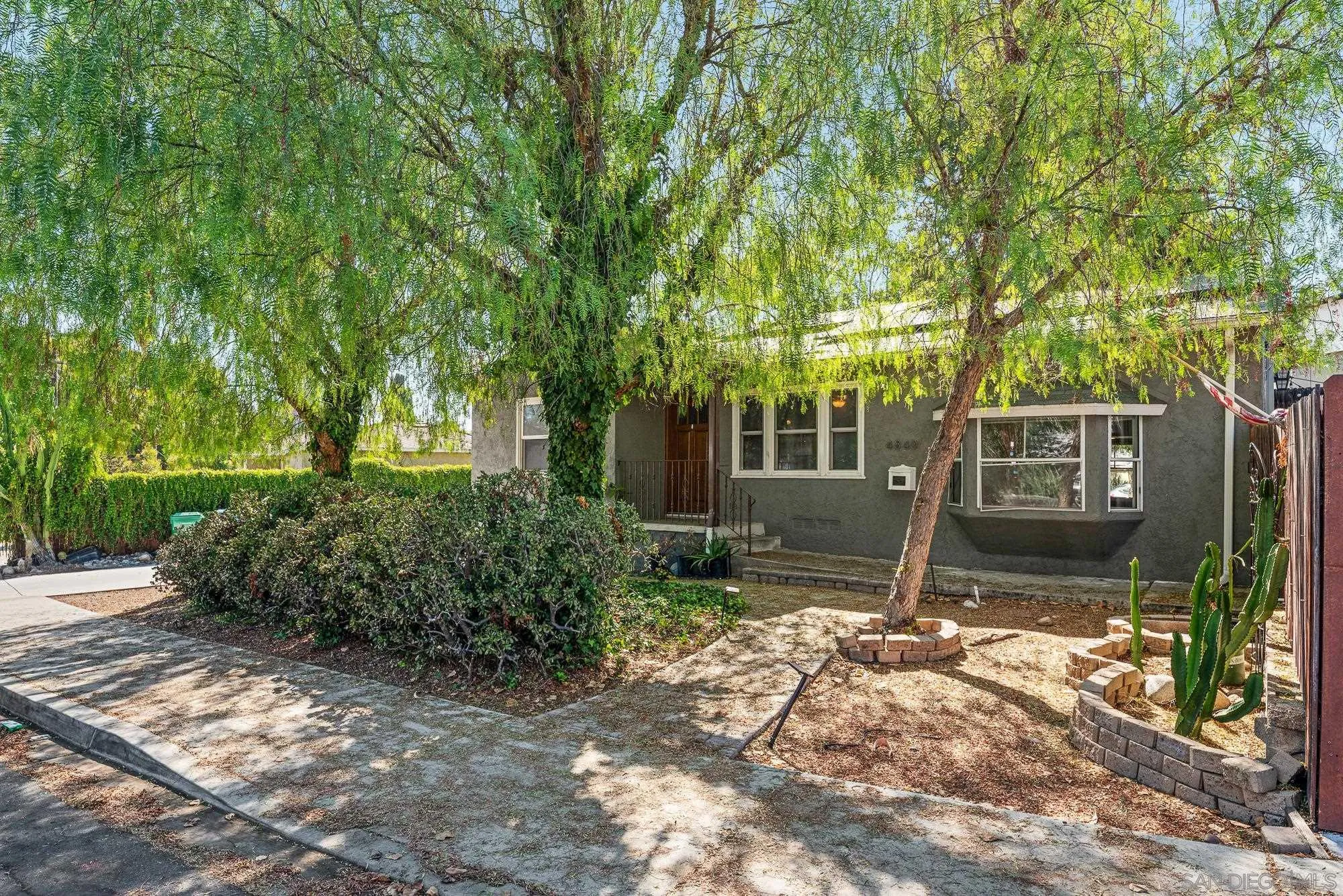 https://cdn.realtyfeed.com/cdn/127/260018656/dfbecb1130bdb3f099015f3085c2a8c3.webp