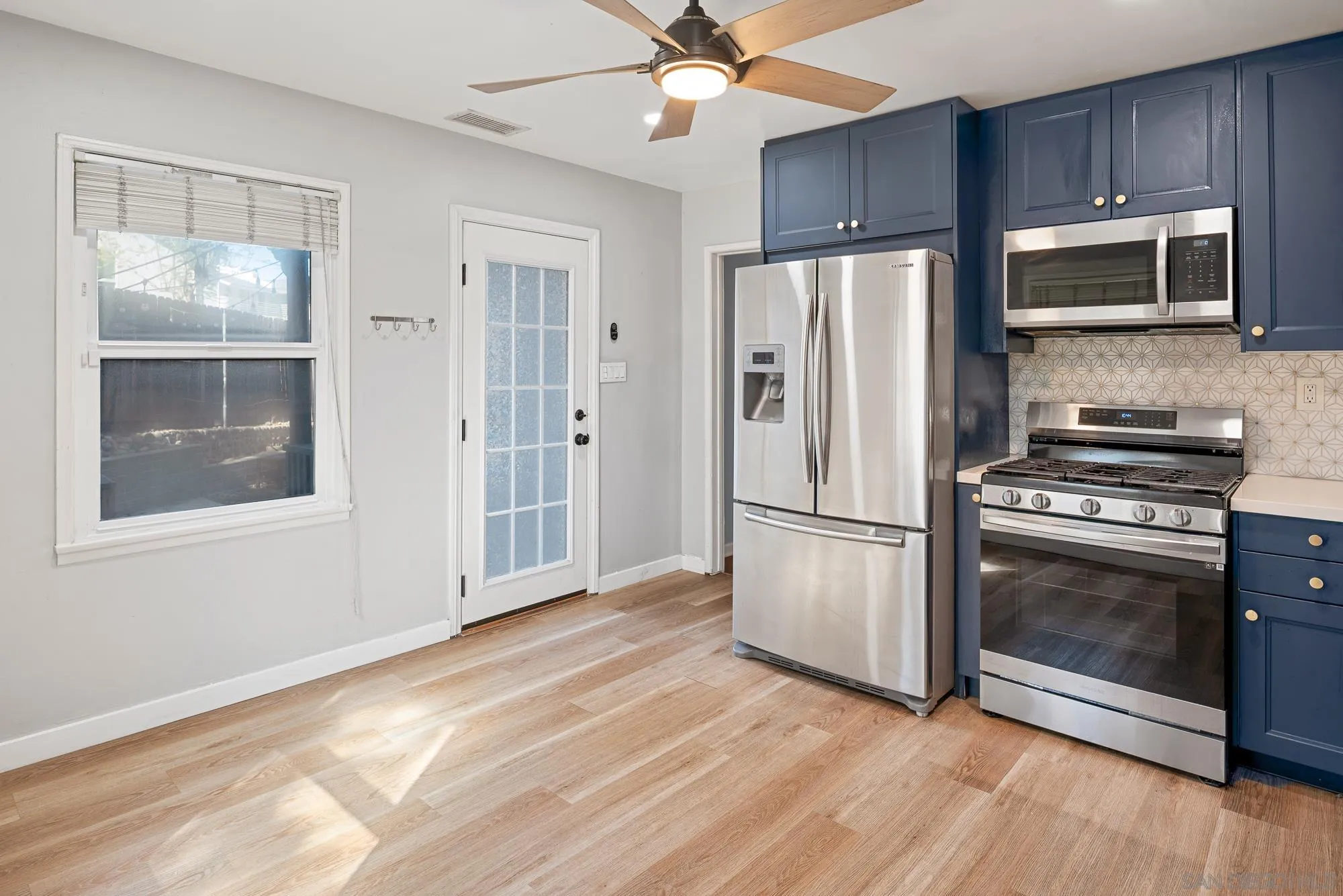 https://cdn.realtyfeed.com/cdn/127/260018656/efaa7da0bdef4f1070ebd5ef5a1dd99c.webp