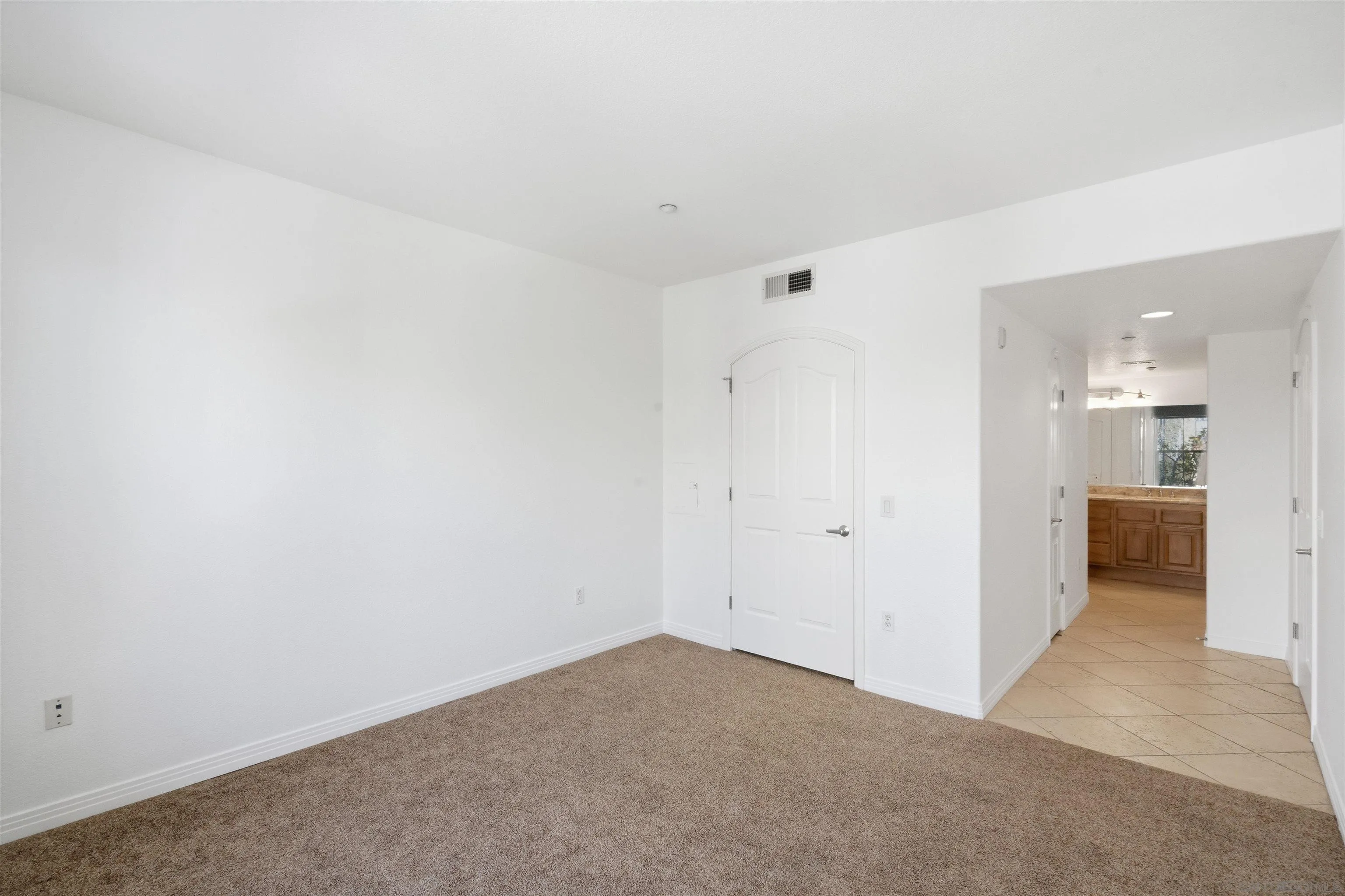 https://cdn.realtyfeed.com/cdn/127/260018659/1272345d034b103a7d3cde297d6d8e98.webp