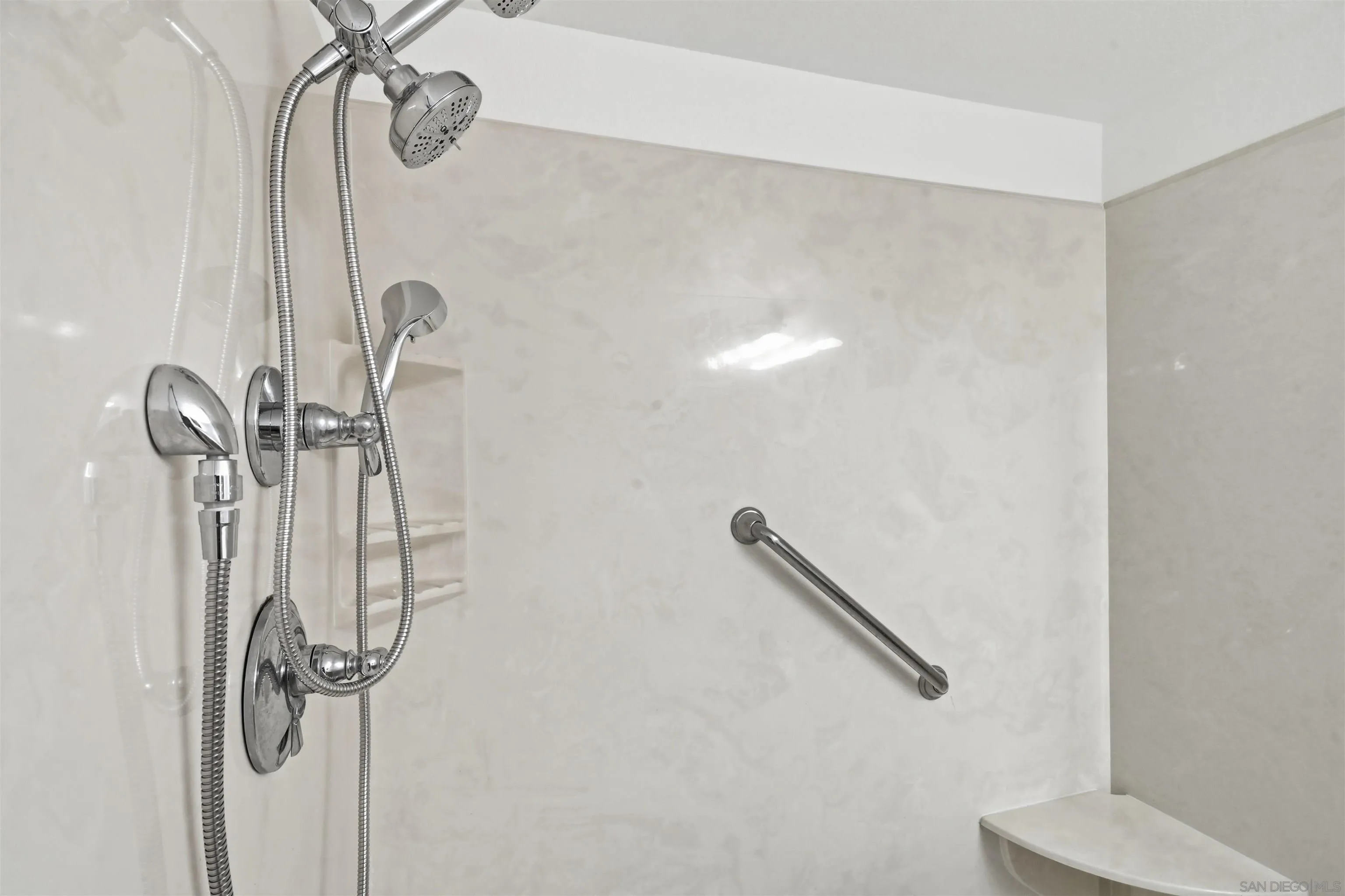 https://cdn.realtyfeed.com/cdn/127/260018659/2cc3271c43afb8bb2a029372181f5cc4.webp