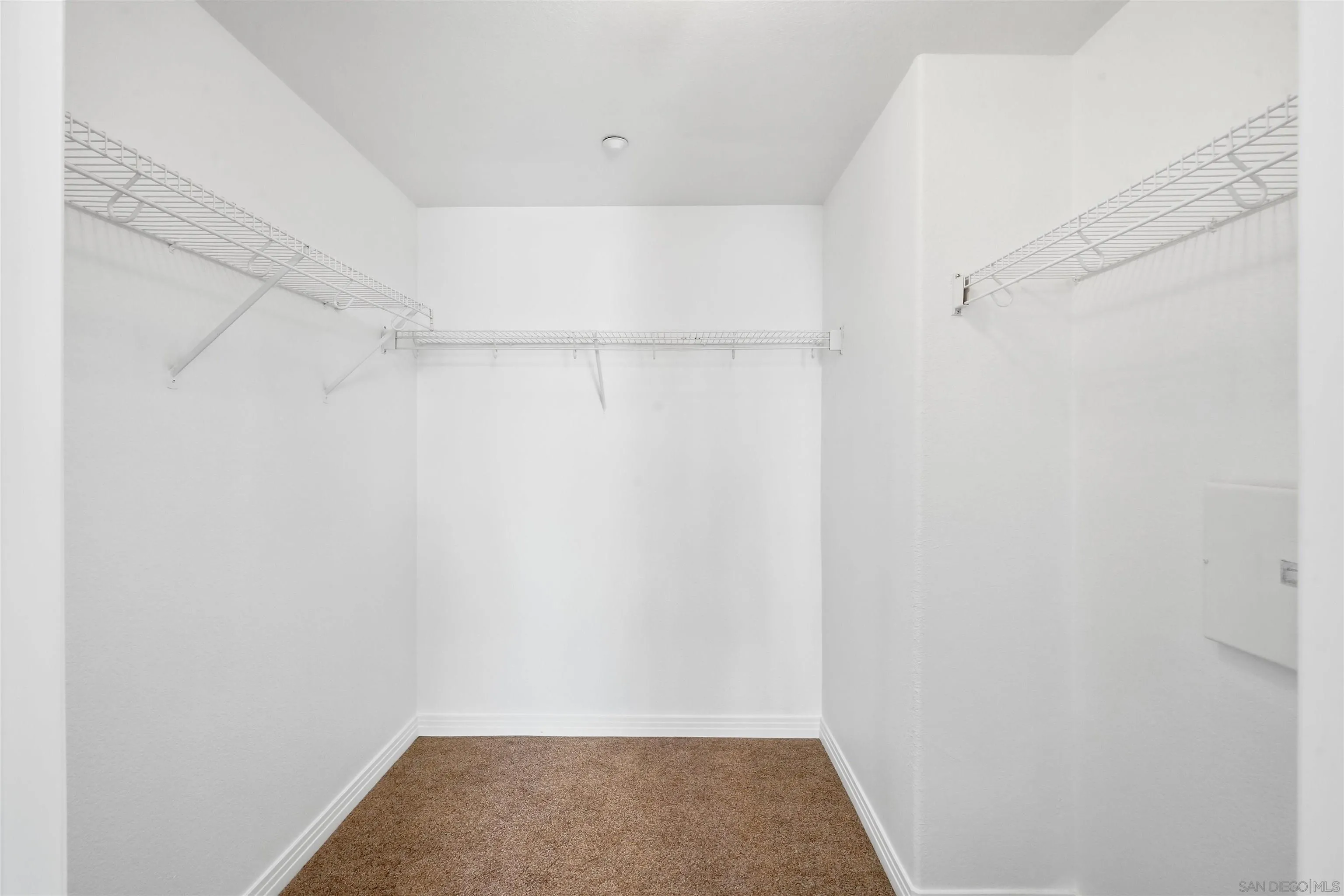 https://cdn.realtyfeed.com/cdn/127/260018659/35bbe5a4c3b9e47e3fdbbcba034f658f.webp