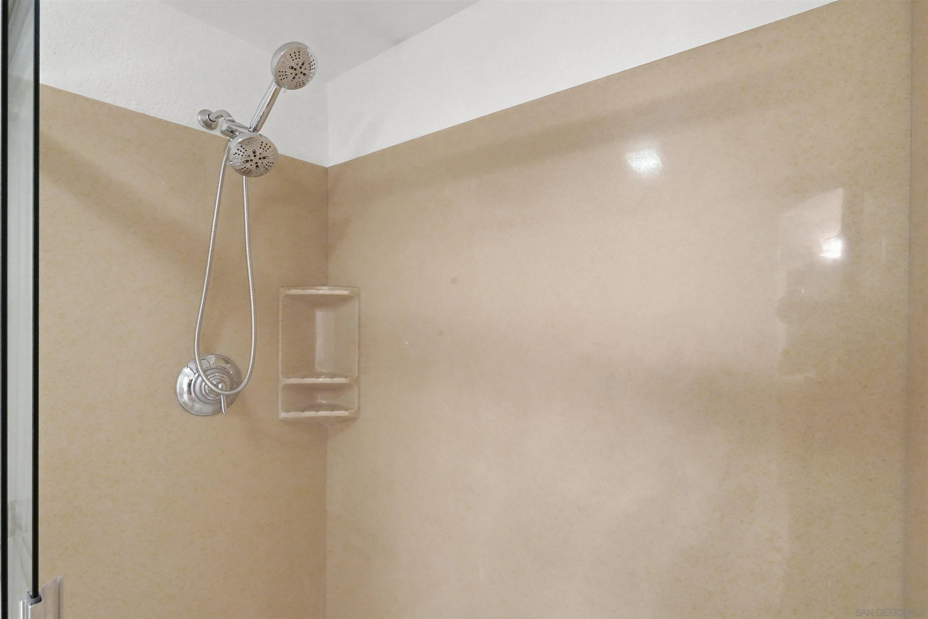 https://cdn.realtyfeed.com/cdn/127/260018659/74acd0539d18624510c33876ac2b660a.webp