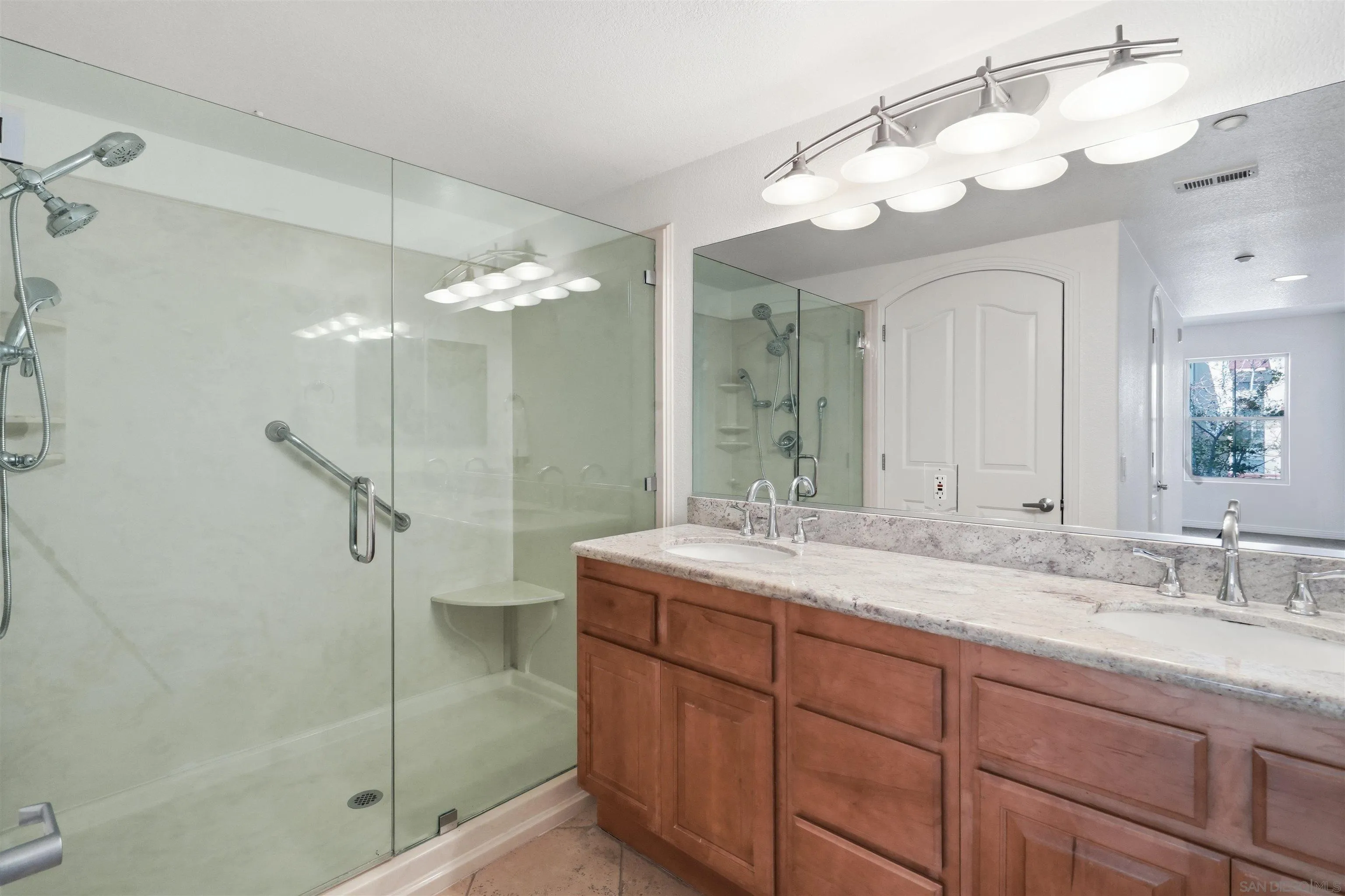 https://cdn.realtyfeed.com/cdn/127/260018659/da68f44b89f00b9e6cb63a6f0b9d6560.webp