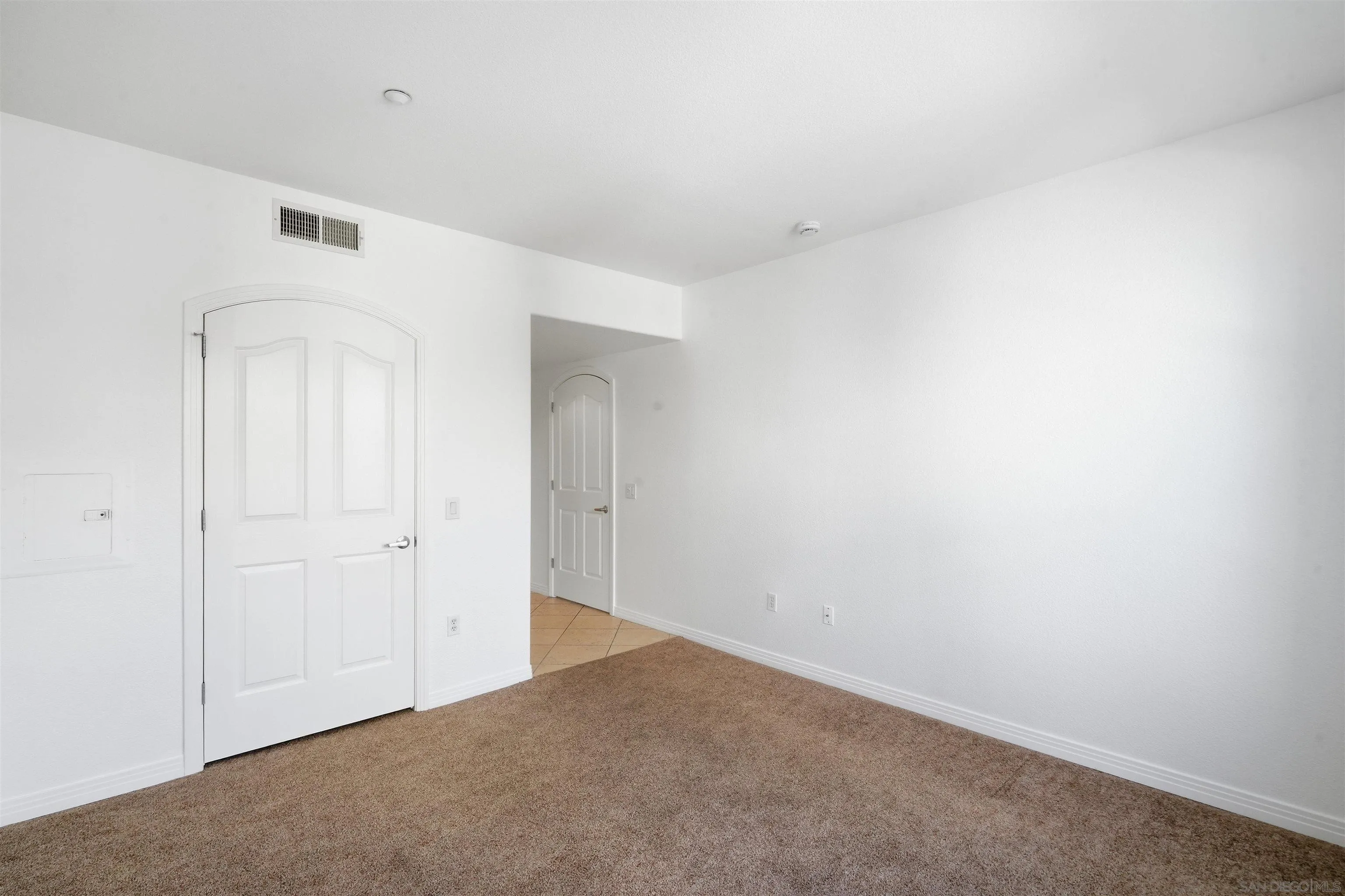 https://cdn.realtyfeed.com/cdn/127/260018659/f96bfeedb74674f114605ce6002bfda6.webp