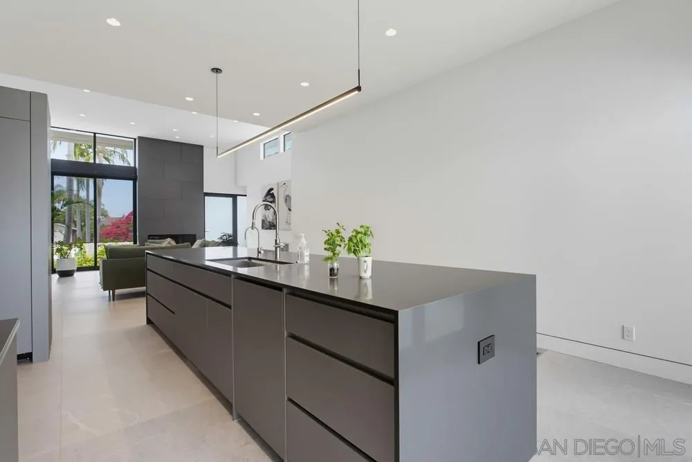 https://cdn.realtyfeed.com/cdn/127/260018661/11699f91821ac187c26896af3e04e088.webp