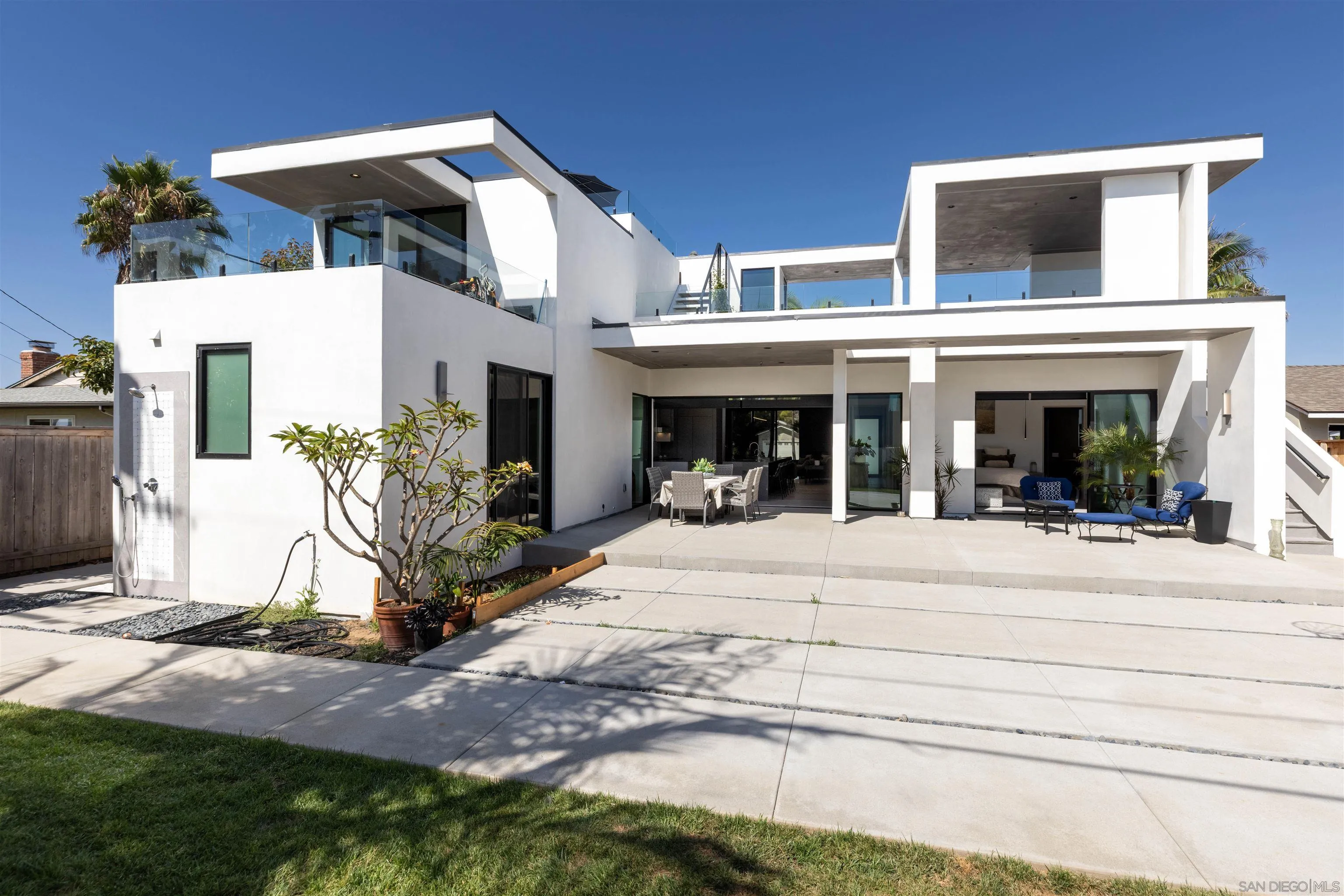 https://cdn.realtyfeed.com/cdn/127/260018661/1c68242012380762c0123f612ce7f770.webp