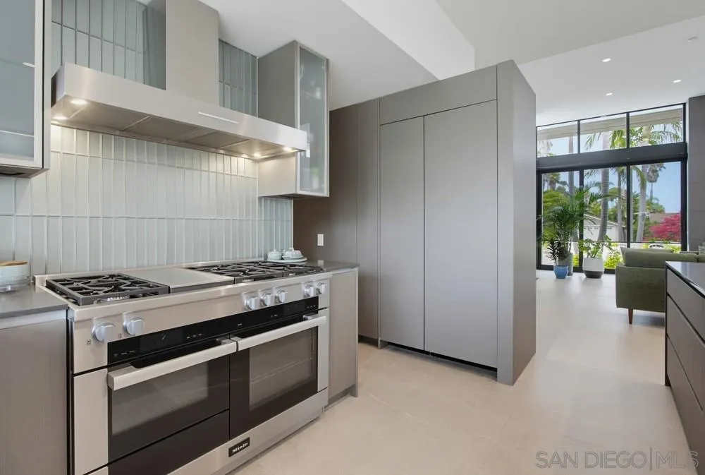 https://cdn.realtyfeed.com/cdn/127/260018661/27e8696a83686c31cd0bc158c6b633bd.webp