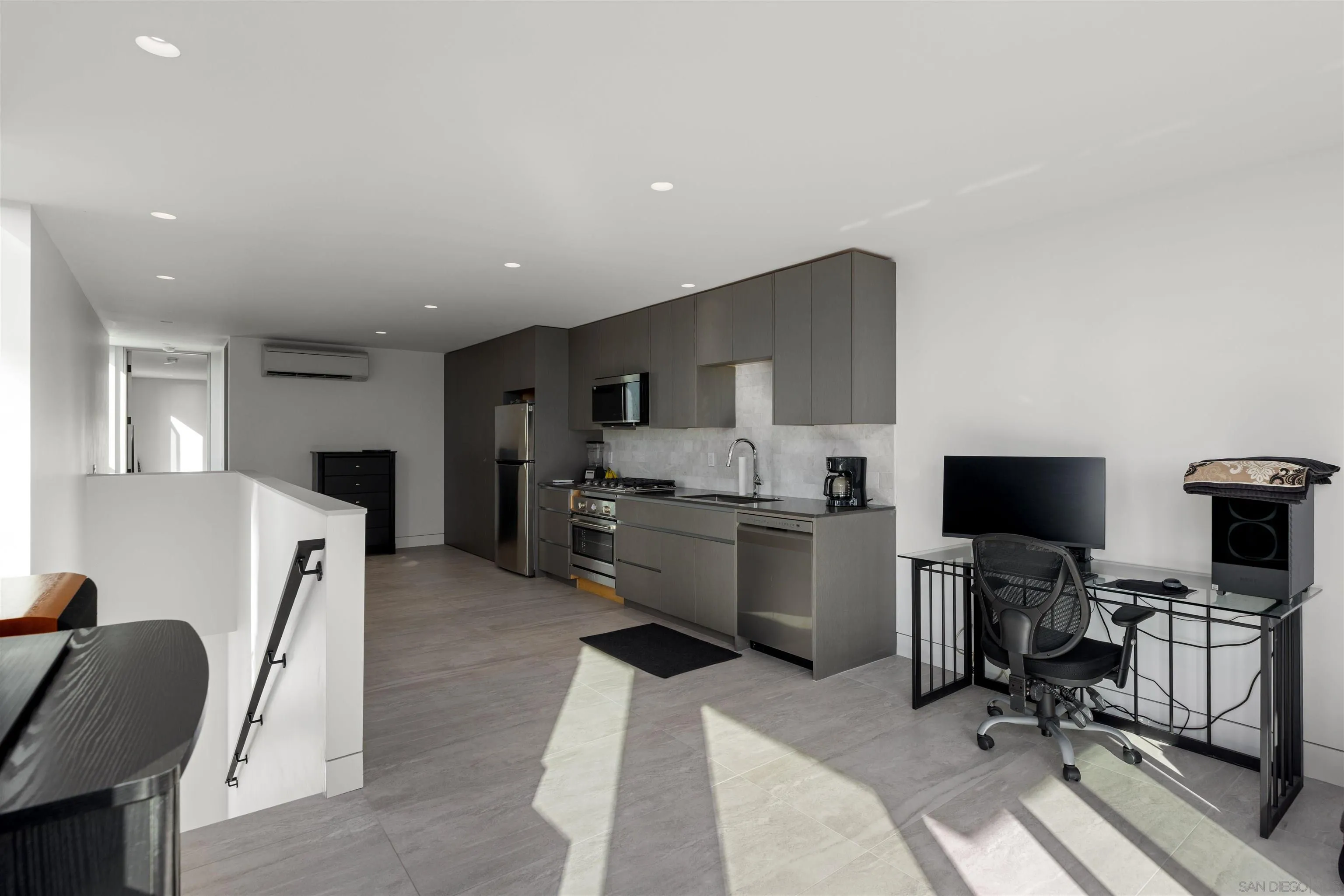 https://cdn.realtyfeed.com/cdn/127/260018661/854f7aa170bd23da206188013831f358.webp
