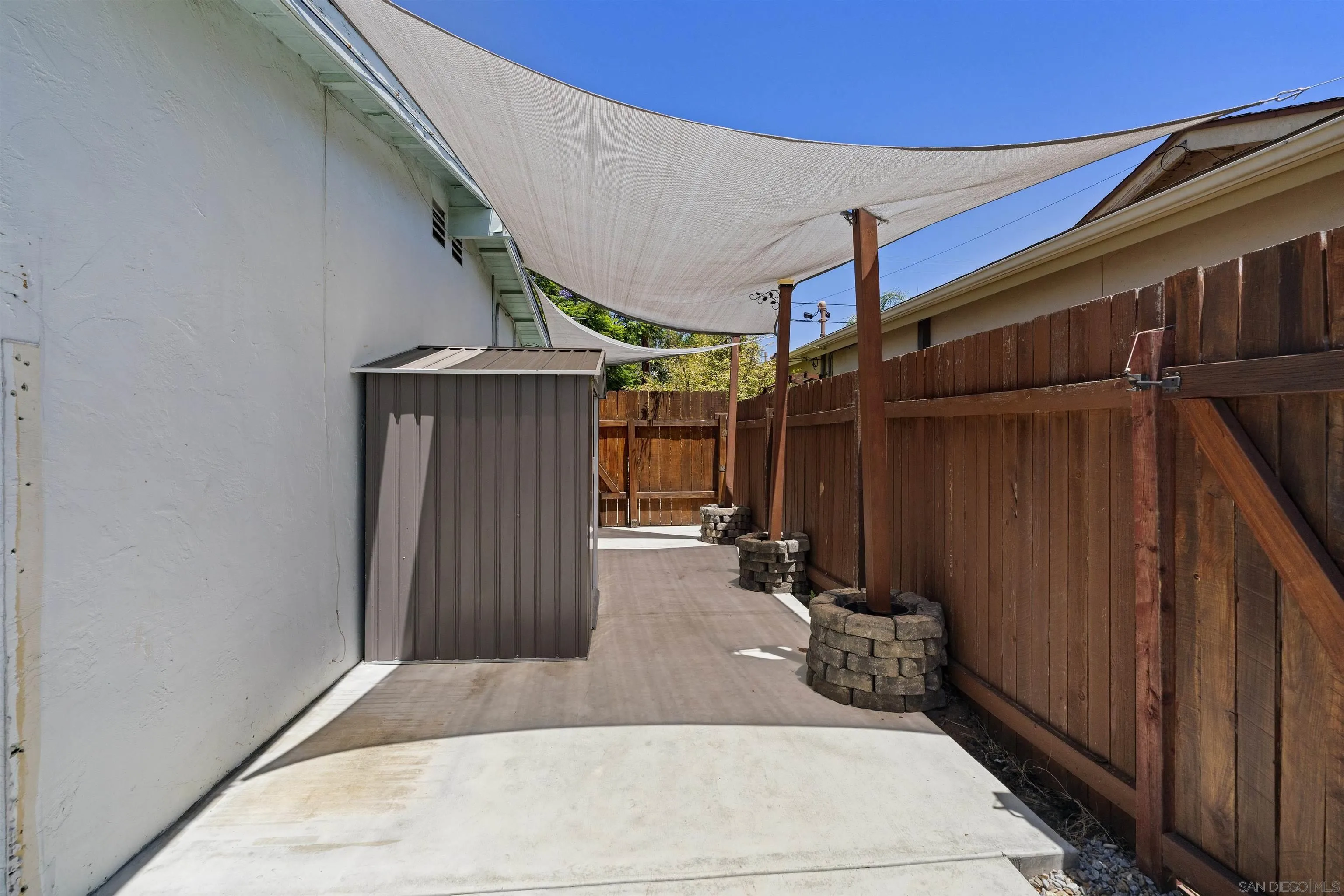 https://cdn.realtyfeed.com/cdn/127/260018662/05097e674acb887ad69f2769ec331b24.webp