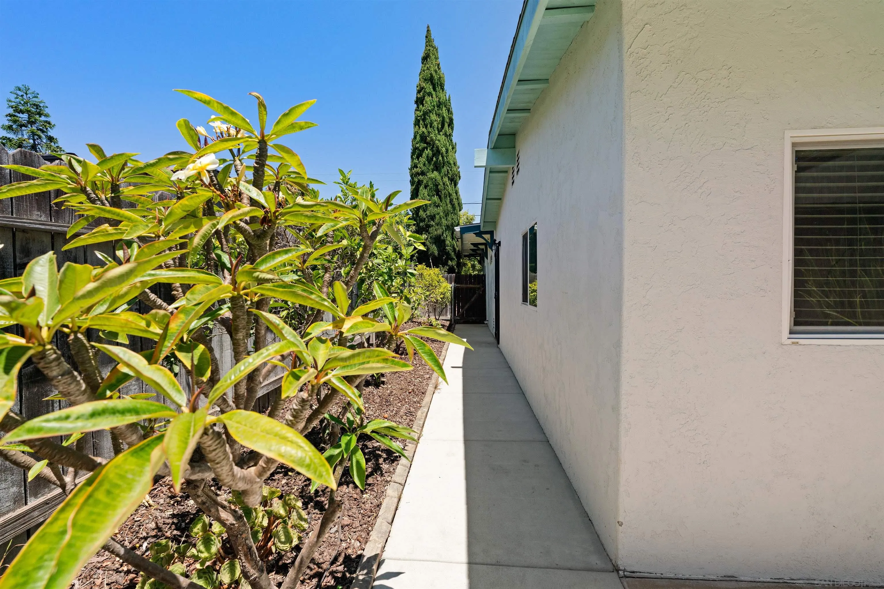 https://cdn.realtyfeed.com/cdn/127/260018662/730932bc0589ff015d6a69e438f38fb0.webp