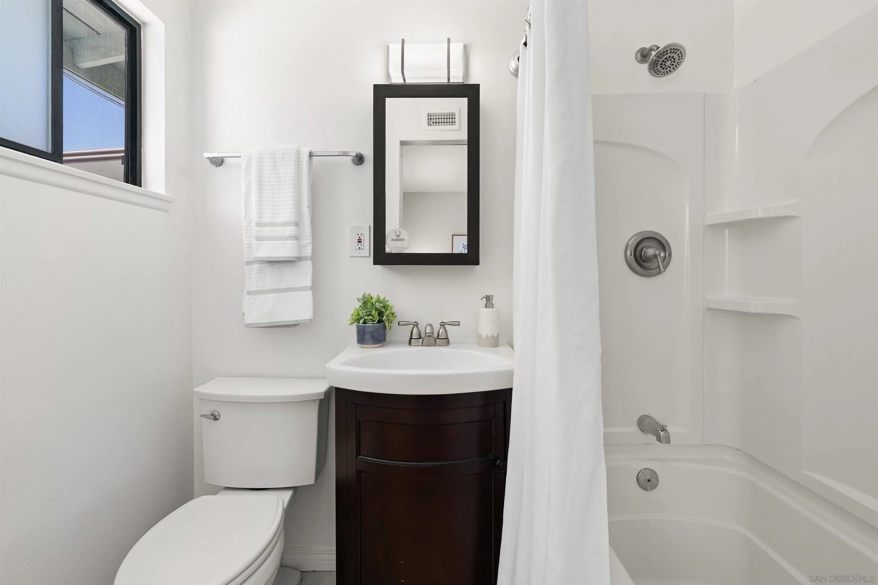 https://cdn.realtyfeed.com/cdn/127/260018662/db4d29d7136e3b11c0b7f02b4566ba3e.webp