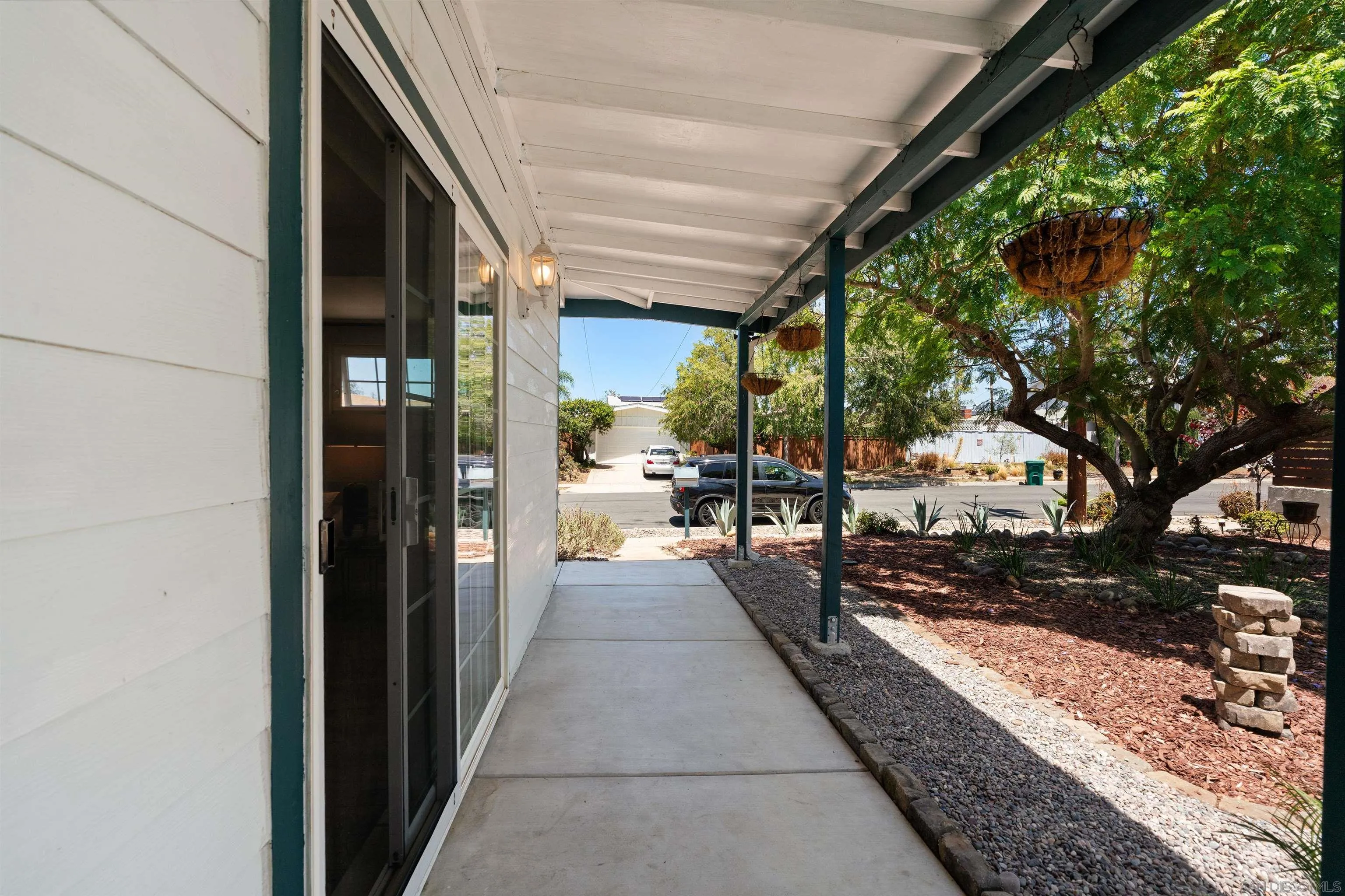 https://cdn.realtyfeed.com/cdn/127/260018662/e93044f486fd544f1b5c9f88c22d6e56.webp