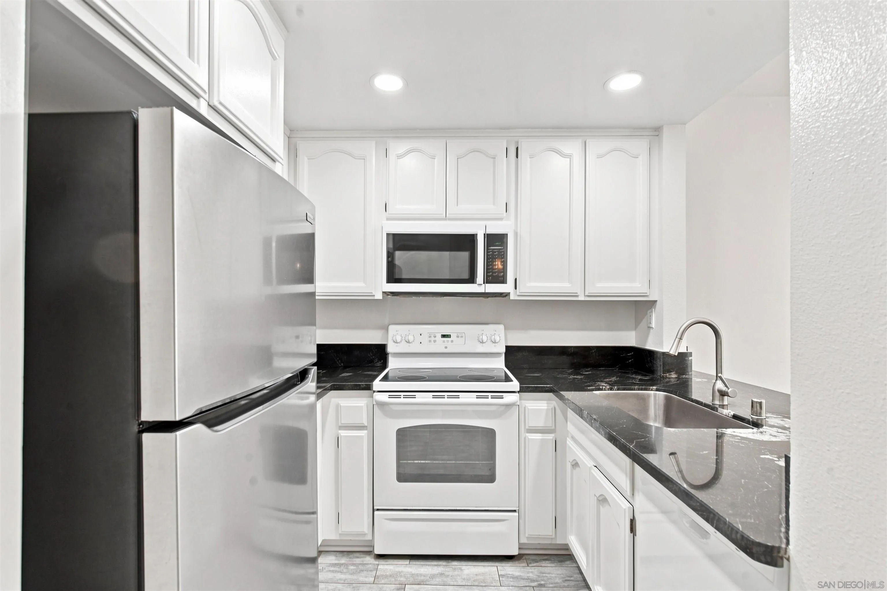 Photo #5: 260018664 Listing: Photo #5