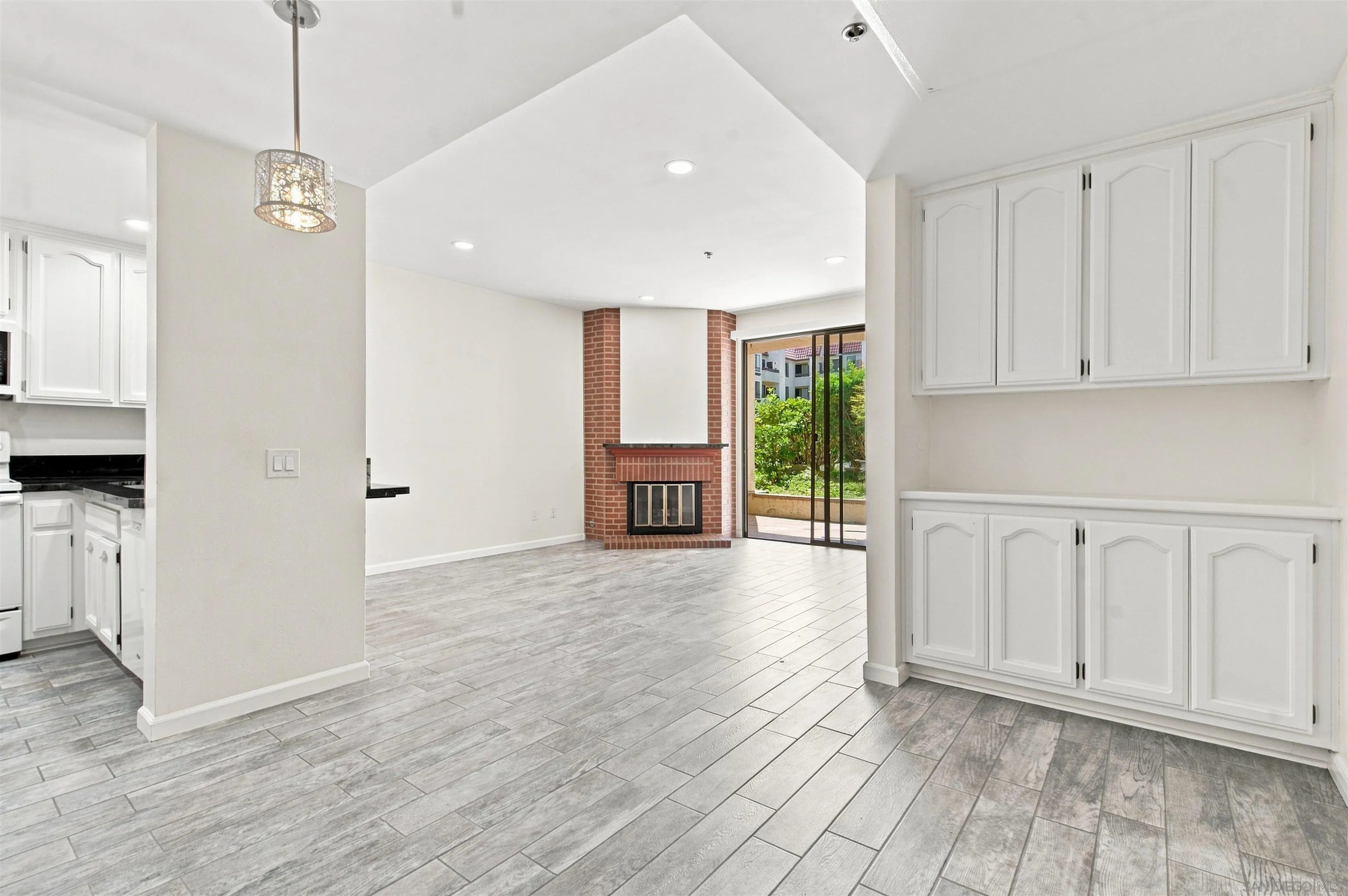 Photo #2: 260018664 Listing: Photo #2