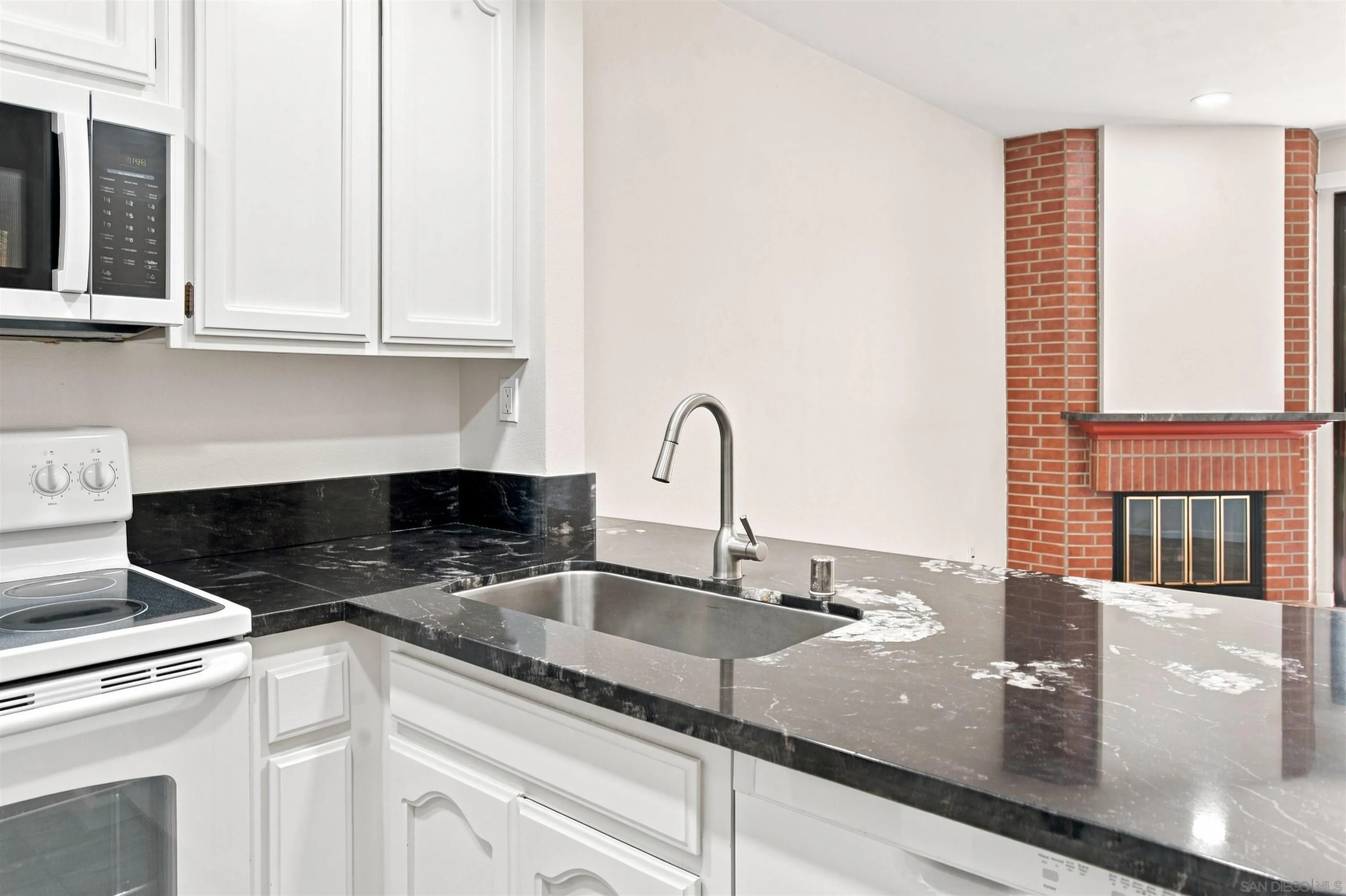 Photo #6: 260018664 Listing: Photo #6