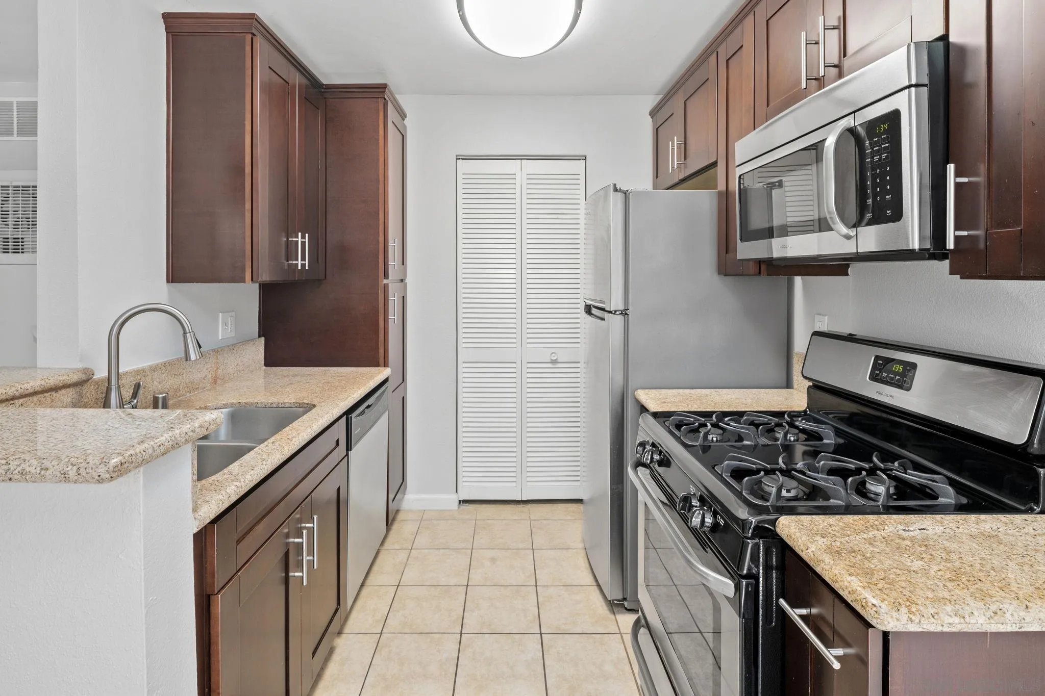 Photo #7: 260018671 Listing: Photo #7
